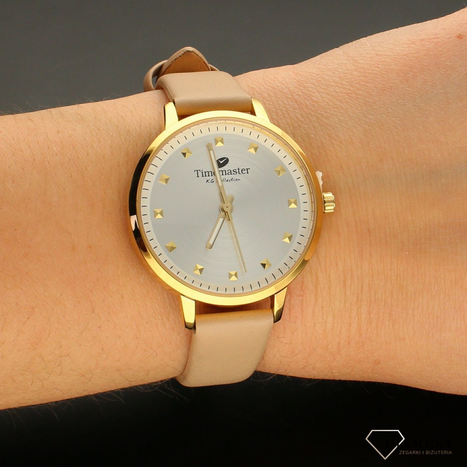 Zegarek damski na skórzanym pasku Timemaster 246-13 beżowy pasek. Zegarek damski na pasku. Zegarek ze srebrną tarczą. Zegarek damski na każdą okazję. Zegarek damski na pasku idealny na prezent. Zegarek damski Ti.jpg