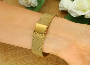 Zegarek TIMEMASTER z kwarcowym mechanizmem, złotą kwadratową kopertą (28 mm) i czarną tarczą. Bransoleta stalowa, wodoszczelność 30M. Elegancki dodatek na co dzień.3.jpg