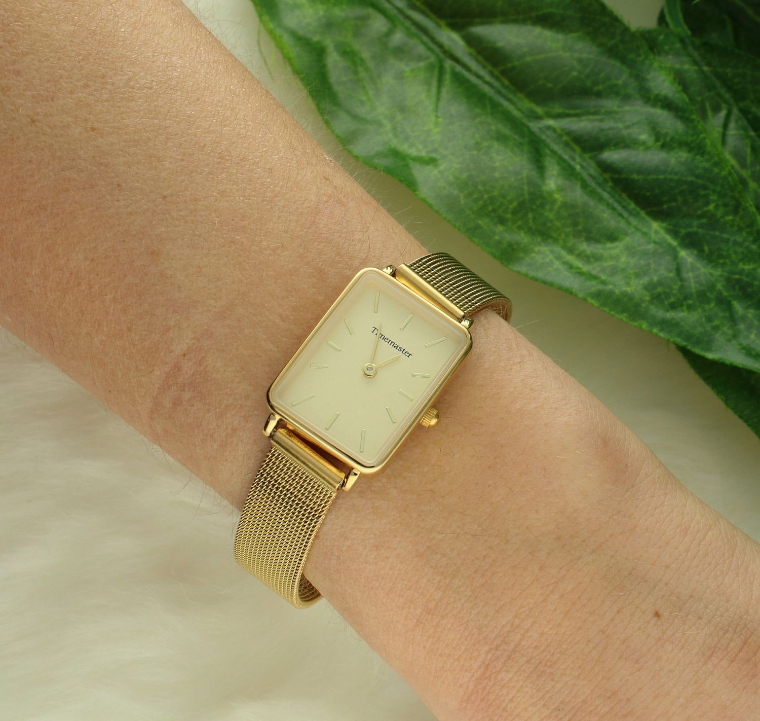 Zegarek damski na bransolecie biżuteryjnej Timemaster 260-03. Zegarek damski w złotym kolorze. Zegarek damski Timemaster kwadratowy. Zegarek damski Timemeaster na bransolecie. Elegancki zegarek damski na prezent..jpg