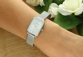 Zegarek Timemaster 259-01 z kwadratową tarczą i srebrną bransoletą. Mechanizm kwarcowy, szkło mineralne, wodoszczelność 3 ATM. Klasyczny i elegancki zegarek dla kobiet. 3 lata gwarancji.3.jpg