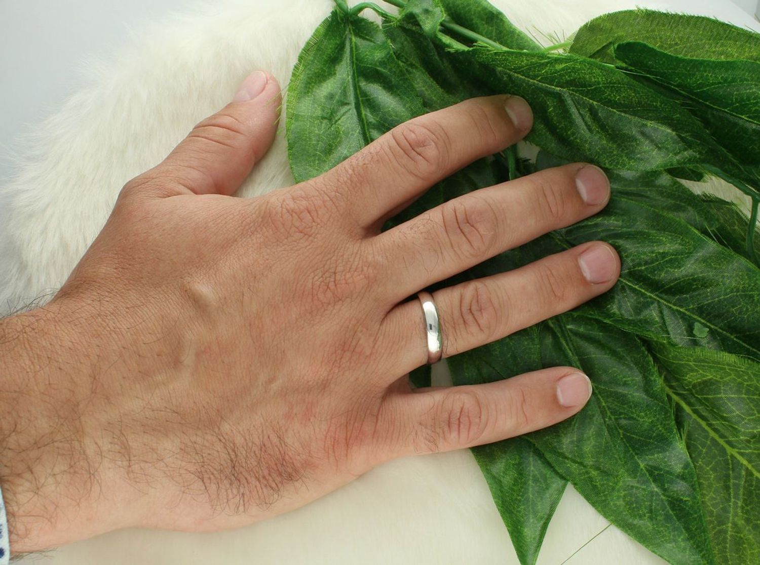 Męska obrączka srebrna 925 model 27011111 o szerokości 5 mm i wadze 3,69 g. Elegancki, klasyczny design – idealny na co dzień i na specjalne okazje.1.jpg