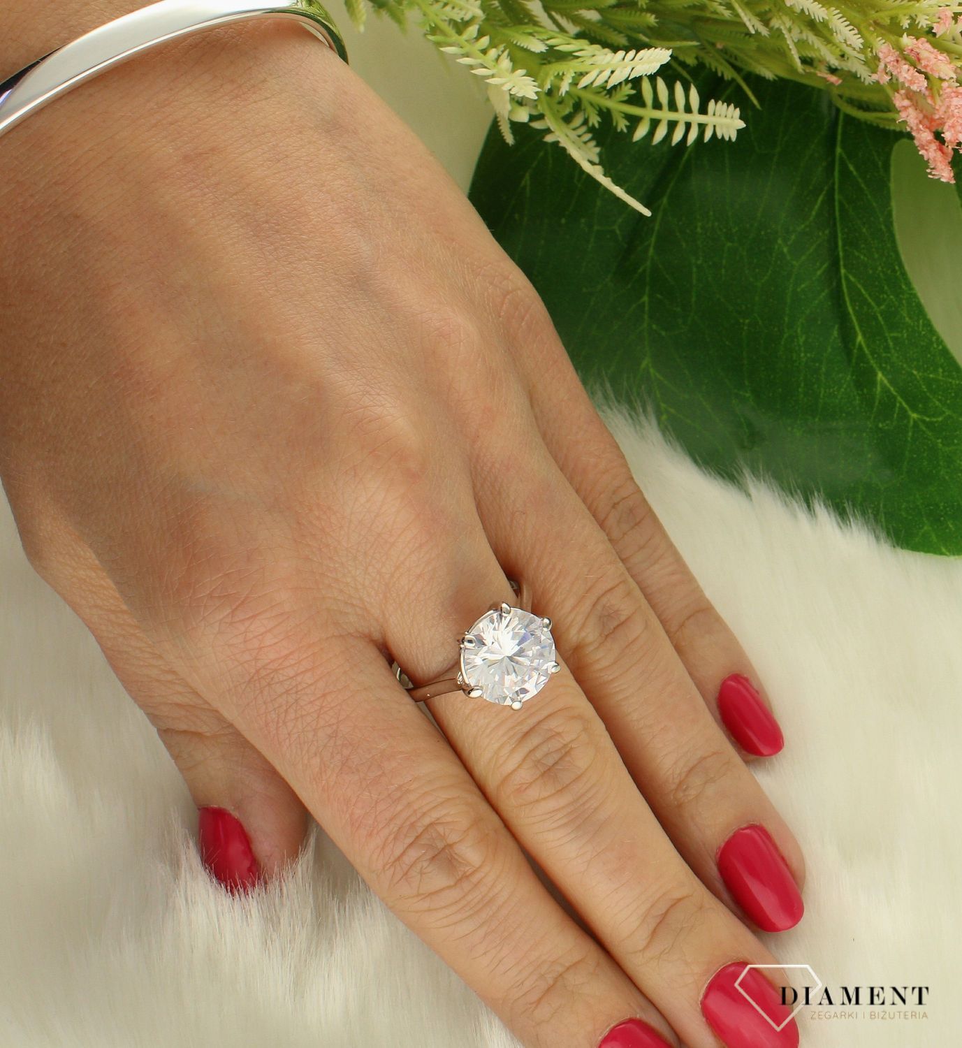 Srebrny pierścionek z dużą lśniącą cyrkonią 27022277 (1).jpg