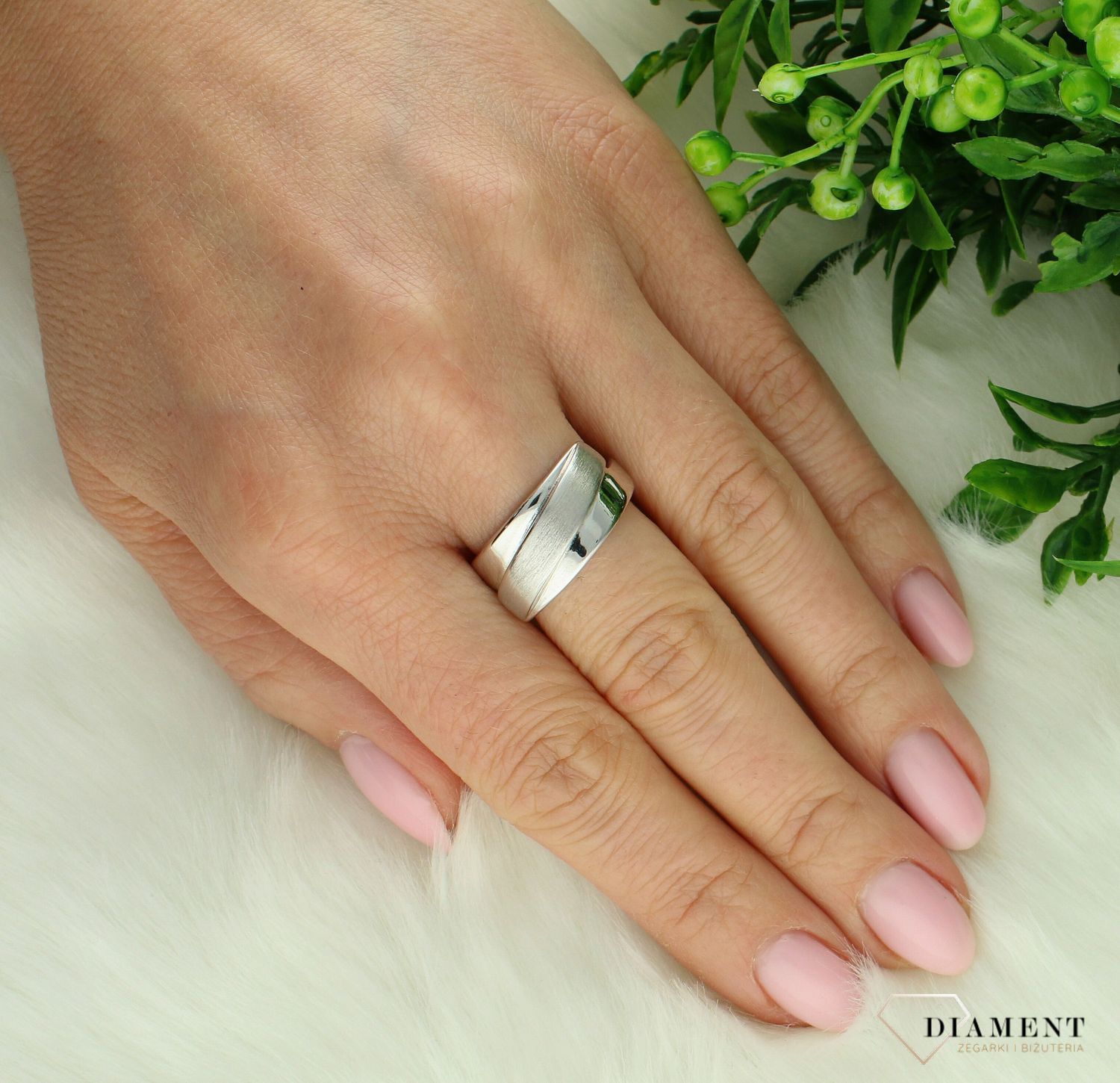 Srebrny pierścionek damski 925 w półmacie  27022972. Srebrny damski pierścionek. Pierścionek srebrny damski. Pierścionek srebrny gładki. Pierścionek damski idealny na prezent..jpg