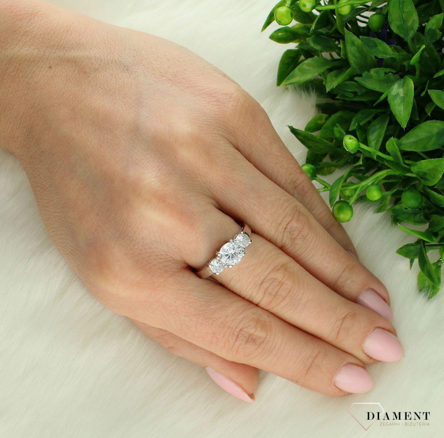 Srebrny pierścionek damski 925 trzy cyrkonie 270271630360 (2).jpg