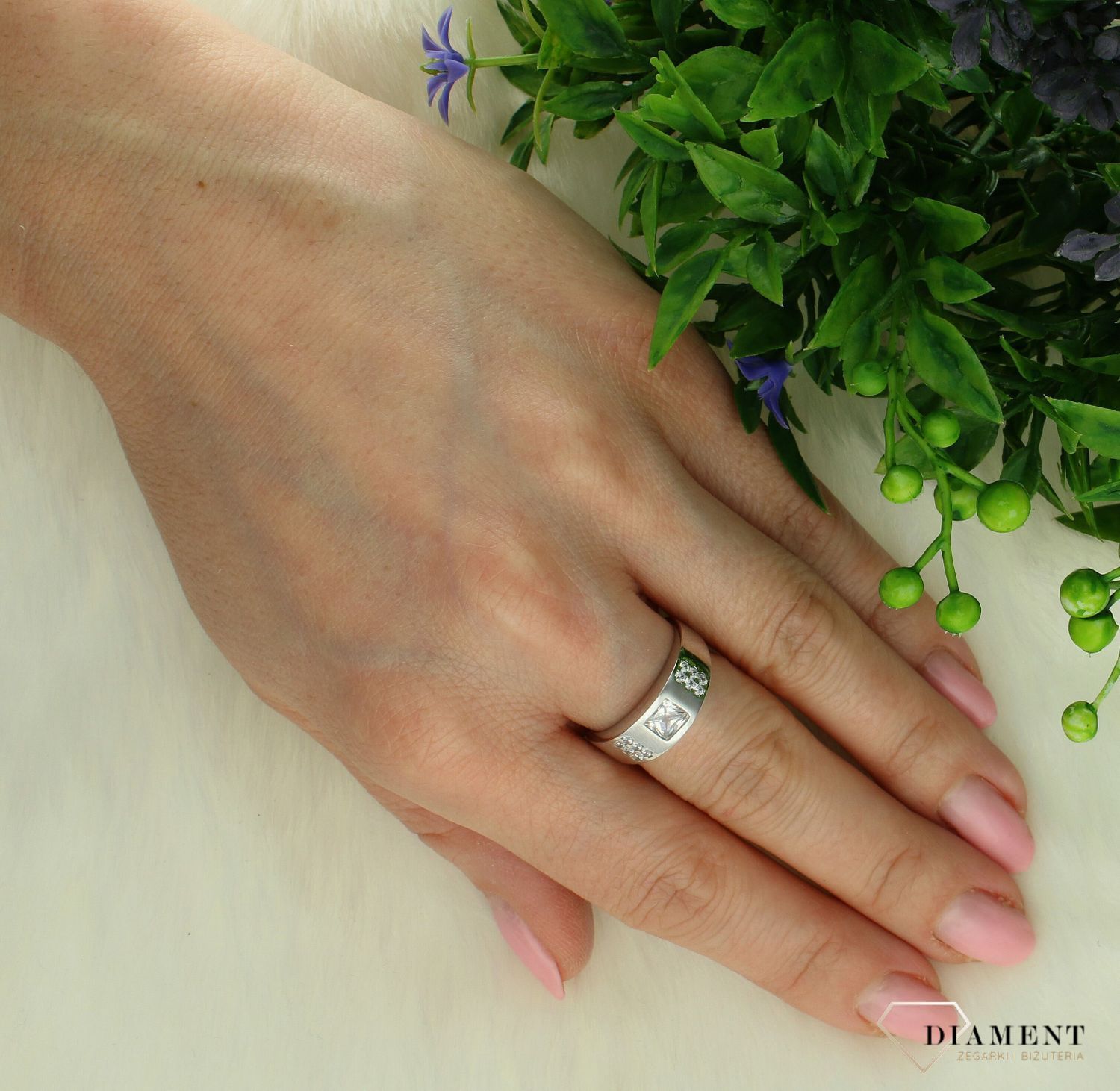 Srebrny pierścionek damski 925 szeroka obrączka z cyrkoniami rozmiar 15 270271650420. Srebrny pierścionek damski. Pierścionek srebrny dla kobiety. Srebrny pierścionek damski na prezent..jpg