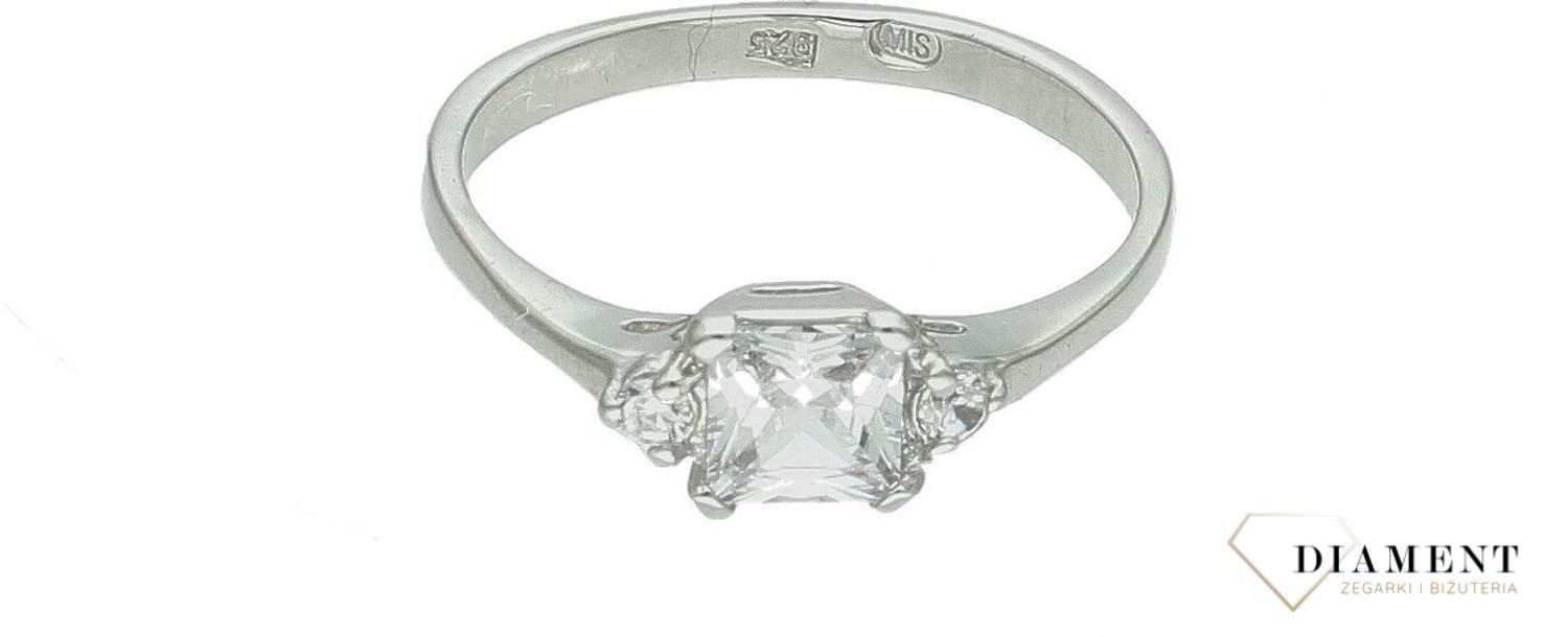 Srebrny pierścionek damski 925 z cyrkoniami 27027398. Srebrny damski pierścionek. Pierścionek srebrny damski. Pierścionek srebrny z cyrkonią. Pierścionek damski idealny na prezent.2.jpg