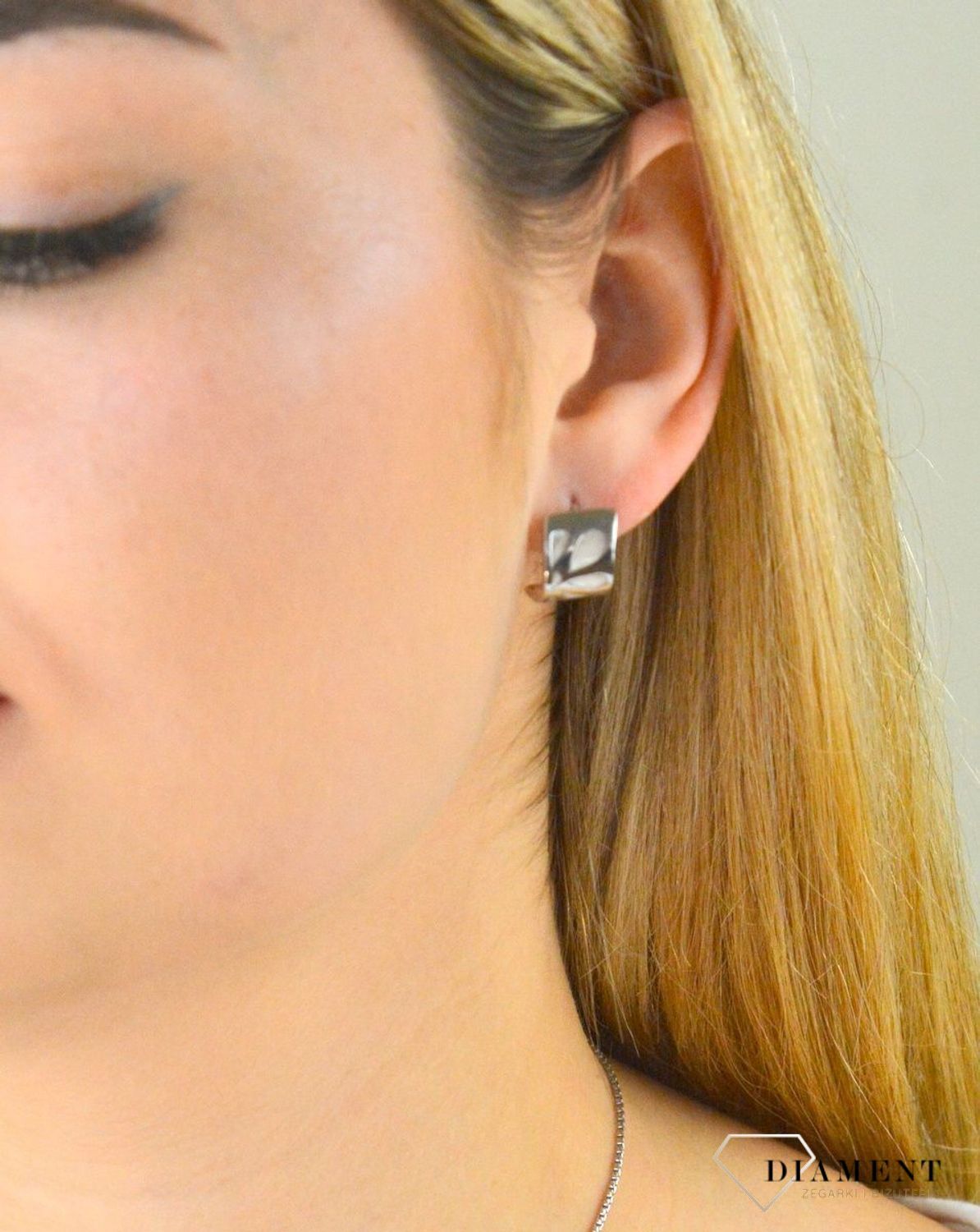 Kolczyki  srebrne z białą emalią 271123390460W. Kolczyki srebrne. Kolczyki z emalią. Kolczyki srebrne z białą emalią. Kolczyki srebrne idealne na prezent. Kolczyki srebrne artystyczne. Kolczyki Srebrne dla.jpg