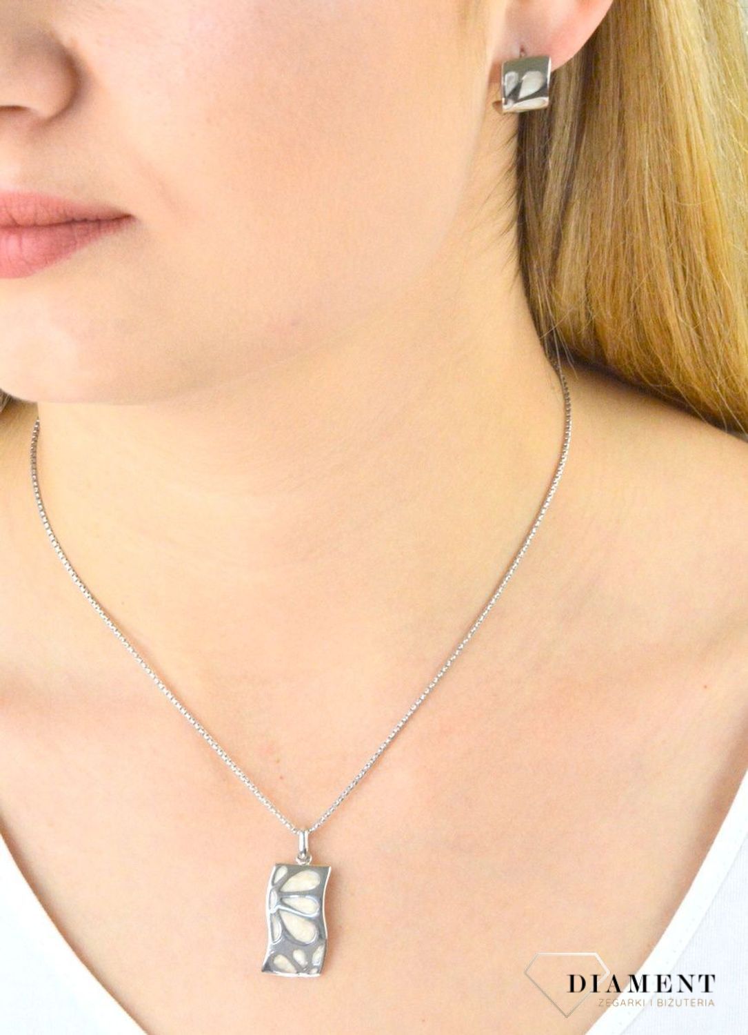 Kolczyki  srebrne z białą emalią 271123390460W. Kolczyki srebrne. Kolczyki z emalią. Kolczyki srebrne z białą emalią. Kolczyki srebrne idealne na prezent. Kolczyki srebrne artystyczne. Kolczyki Srebrne dla.jpg