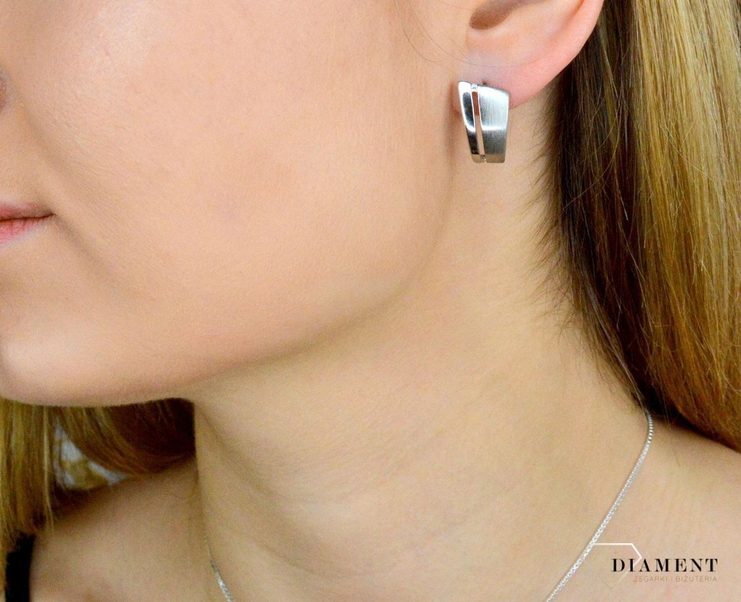 Kolczyki damskie  Dwie struktury  27122977  Srebrne kolczyki zapinane na ponadczasowe zapięcie typu sztyft, zostały wykonane z najwyższej jakości srebra próby 925. Idealny pomysł na prezent..jpg