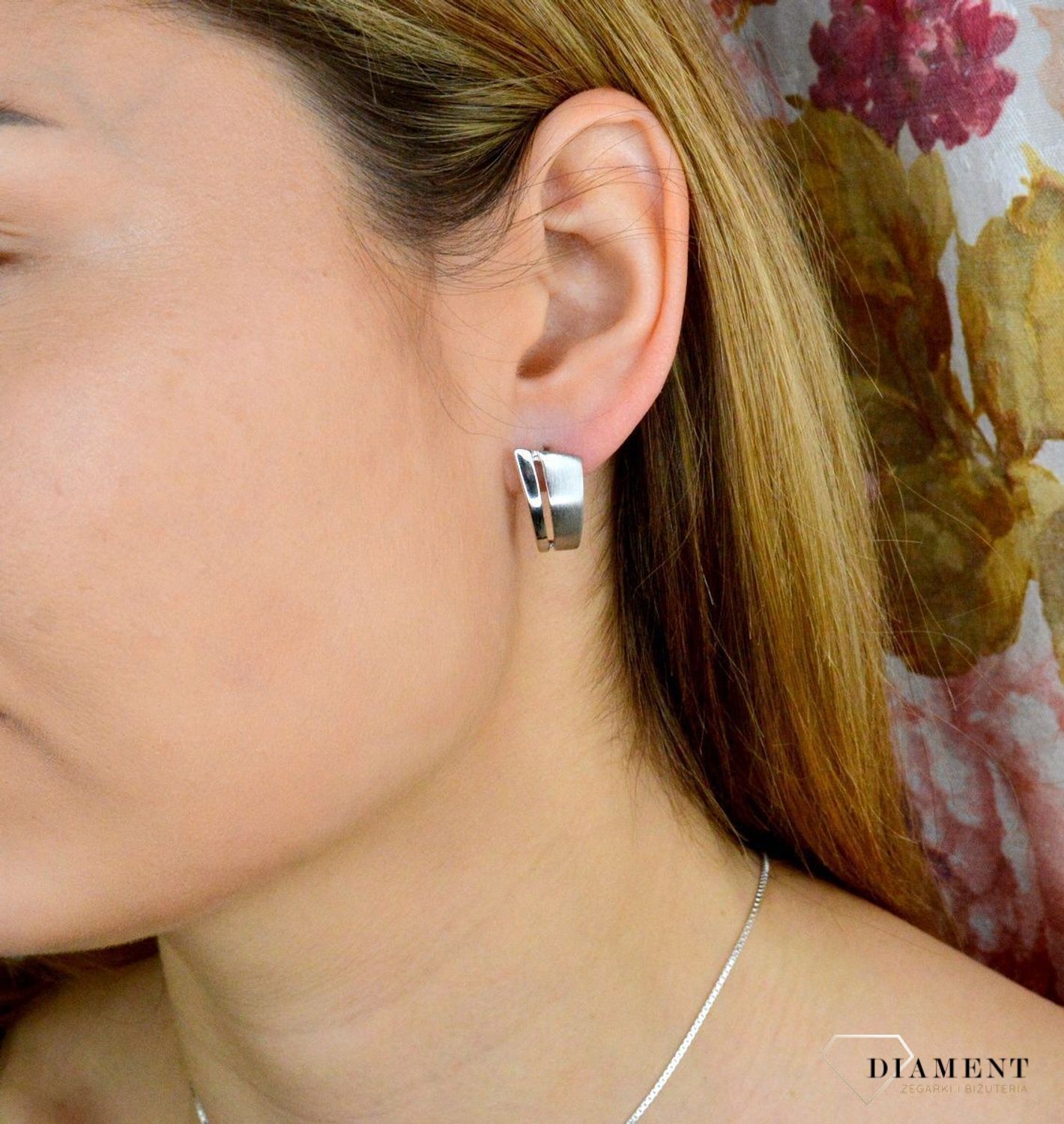 Kolczyki damskie  Dwie struktury  27122977  Srebrne kolczyki zapinane na ponadczasowe zapięcie typu sztyft, zostały wykonane z najwyższej jakości srebra próby 925. Idealny pomysł na prezent..jpg