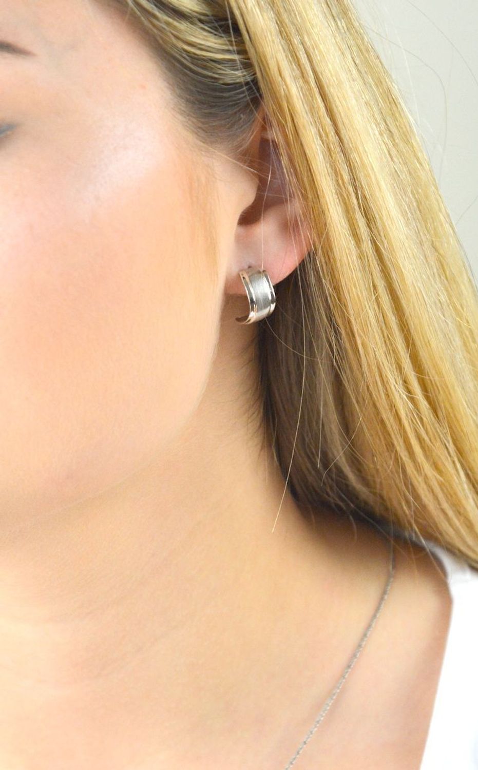 Kolczyki srebrne Półkola 271229800400. Srebrne kolczyki półkola. Srebrne kolczyki wkrętki. Srebrne kolczyki dla kobiety. srebrne kolczyki idealne na prezent..jpg