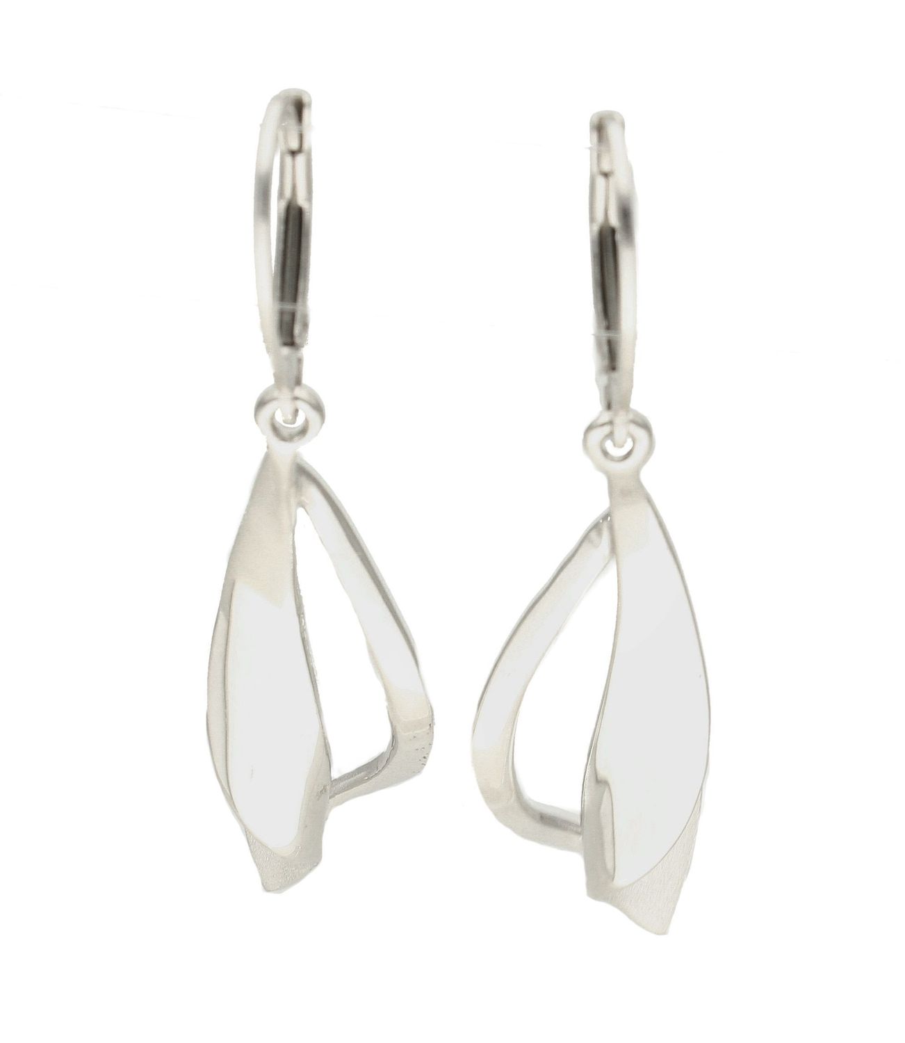 Srebrne kolczyki zapinane na bigiel angielski, zostały wykonane z najwyższej jakości srebra próby 925, które w połączeniu z ponadczasową formą biżuterii, tworzą kompozycję wyjątkową, czarującą blaskiem i jakością wykonania.jpg