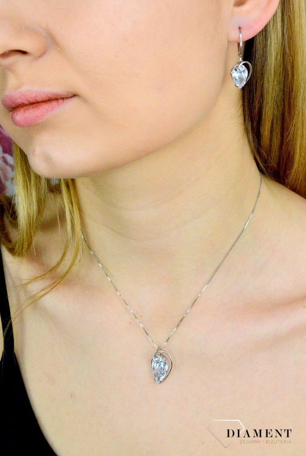 Srebrne kolczyki damskie wiszące  Kropelka w srebrze  271271780440 Cudowne, błyszczące idealnie wykończone kolczyki. Kolczyki zapinane na bigiel angielski. Bardzo wygodne i klasyczne zapięcie..jpg