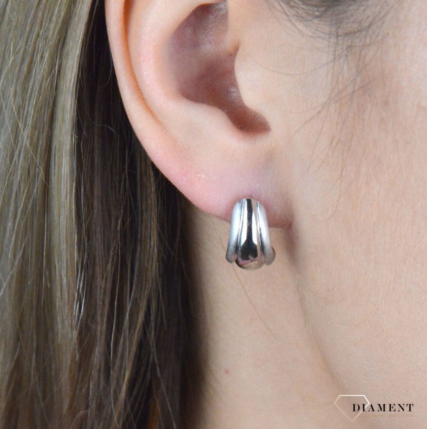 Srebrne kolczyki wkrętki mat i błysk 27127202.  Kolczyki zostały wykonane z najwyższej jakości srebra próby 925. Kolczyki zostały wyposażone w wygodne zapięcie sztyft.jpg