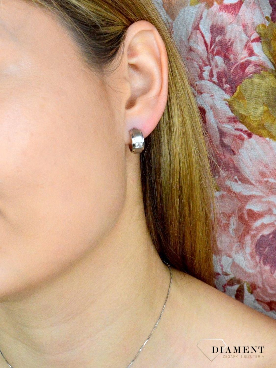 Kolczyki kółeczka  Satyna i Cyrkonia  271272120410 Srebrne kolczyki zapinane na ponadczasowe zapięcie typu sztyft, zostały wykonane z najwyższej jakości srebra próby 925. Idealny pomysł na prezent..jpg