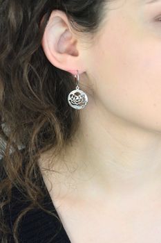 Kolczyki srebrne wiszące z różą 925  Model 271272500480 (5).jpg