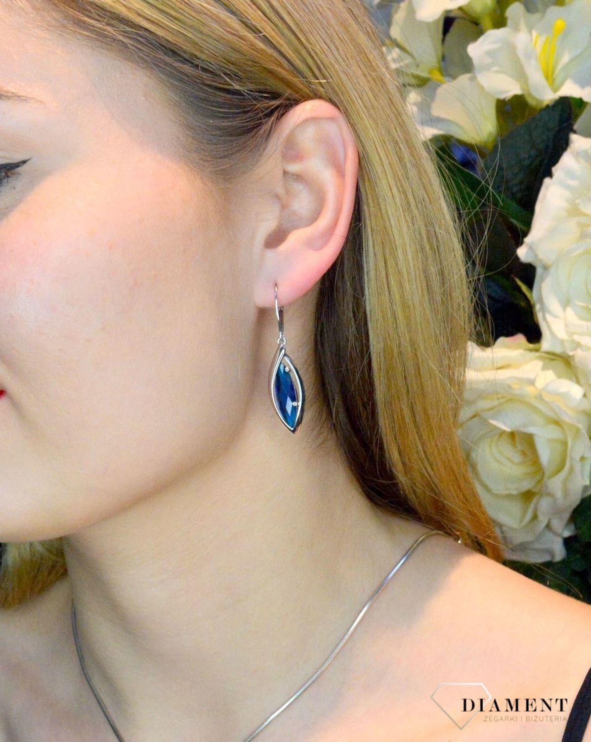 Kolczyki srebrne wiszące z granatową cyrkonią 27127304.jpg