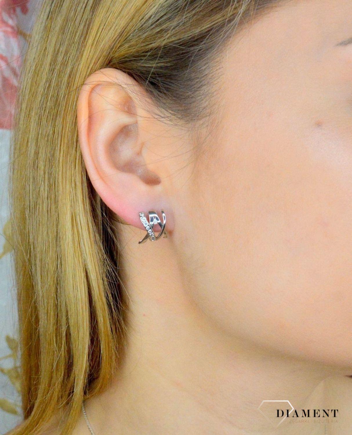 Kolczyki damskie  Podwójny X  271273310270 Srebrne kolczyki zapinane na ponadczasowe zapięcie typu sztyft, zostały wykonane z najwyższej jakości srebra próby 925. Idealny pomysł na prezent..jpg