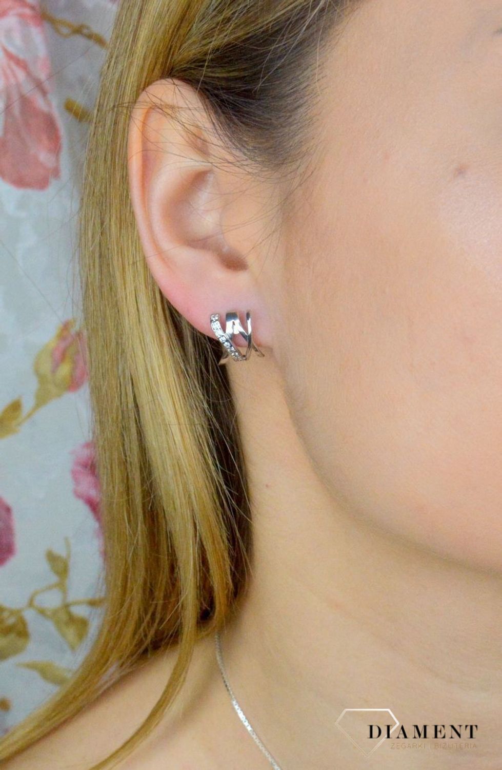 Kolczyki damskie  Podwójny X  271273310270 Srebrne kolczyki zapinane na ponadczasowe zapięcie typu sztyft, zostały wykonane z najwyższej jakości srebra próby 925. Idealny pomysł na prezent..jpg