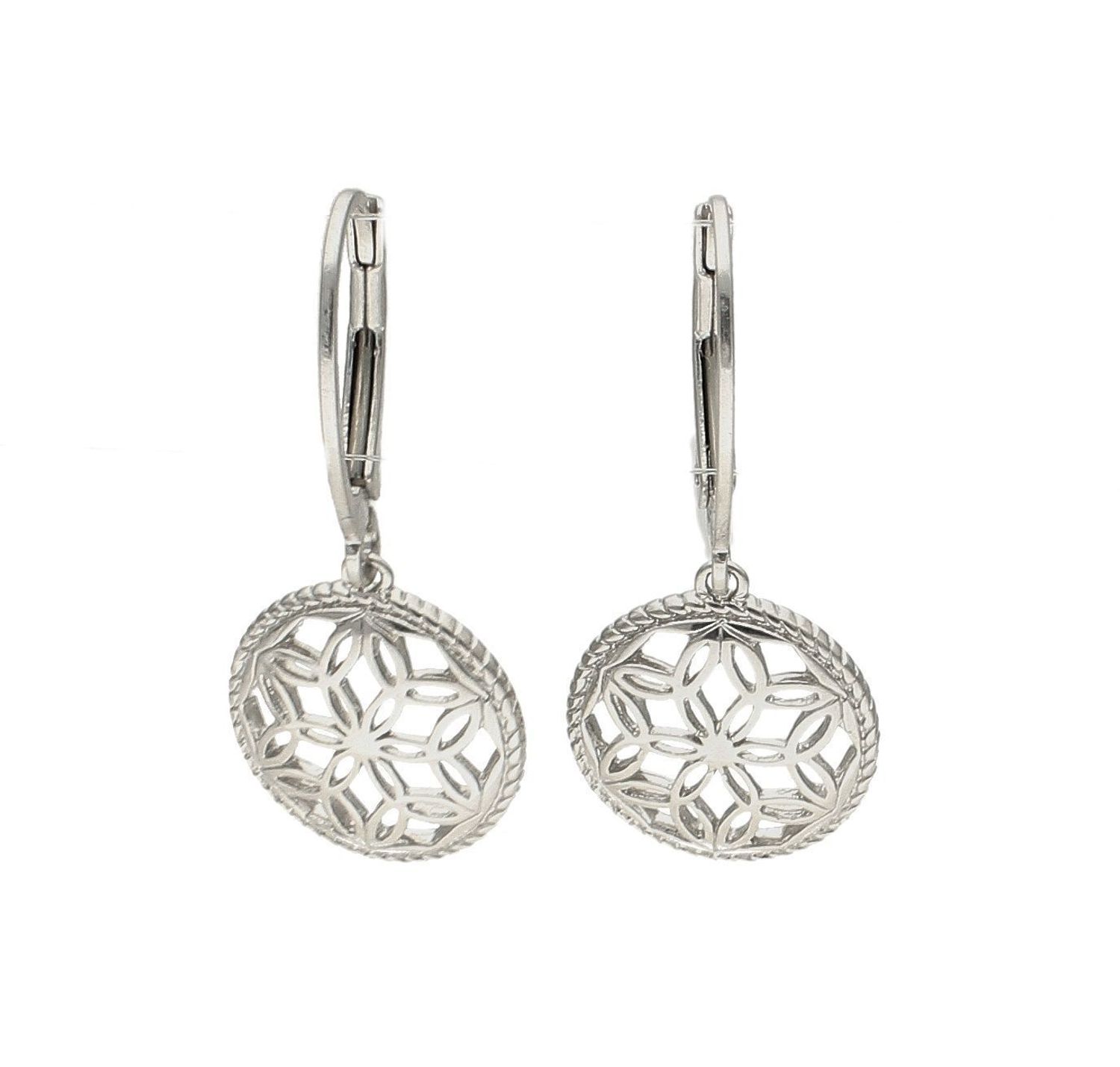 Kolczyki srebrne ażurowy kwiat 27127374. Srebrne kolczyki zapinane na bigiel angielski, zostały wykonane z najwyższej jakości srebra próby 925, które w połączeniu z ponadczasową formą biżuterii, tworzą kompozycję wyjątkową..jpg