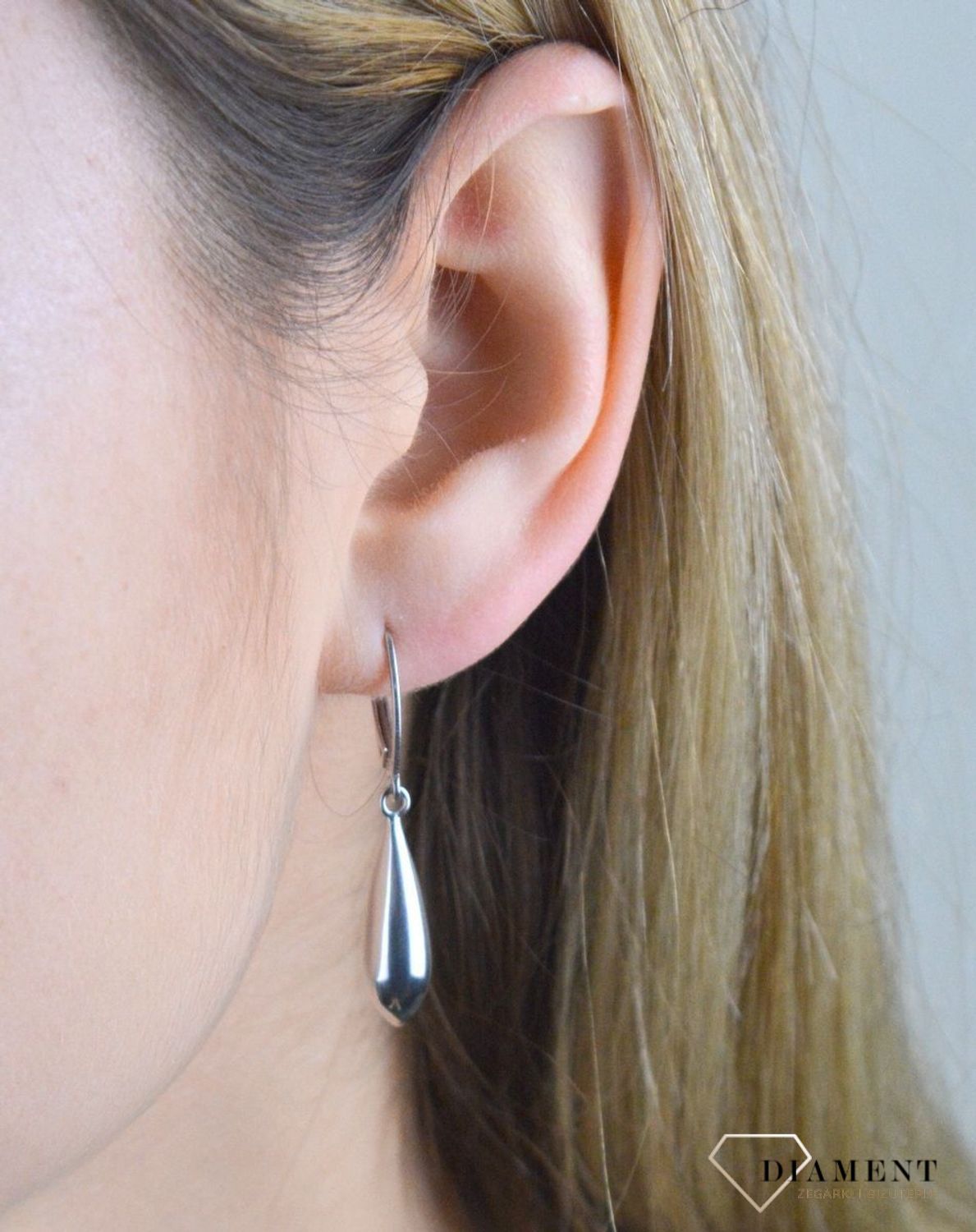 Kolczyki srebrne wiszące sopelki 27191181. Kolczyki srebrne damskie niebieskie sopelki w różowym złocie 925. Kolczyki srebrne niebieskie sopelki 925. Niebieskie sopelki w niebieskim odcieniu pięknie błyszczy się w słońcu.jpg