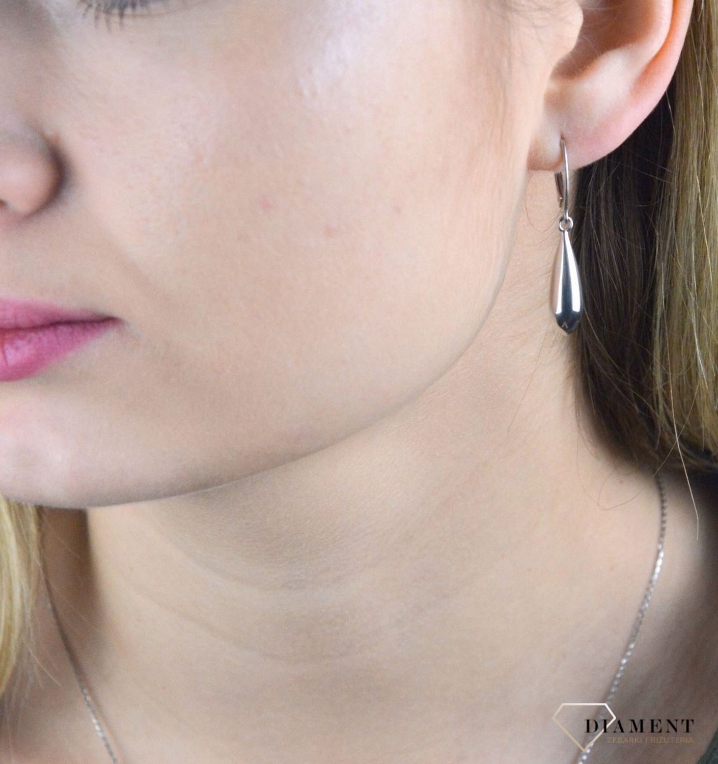 Kolczyki srebrne wiszące sopelki 27191181. Kolczyki srebrne damskie niebieskie sopelki w różowym złocie 925. Kolczyki srebrne niebieskie sopelki 925. Niebieskie sopelki w niebieskim odcieniu pięknie błyszczy się w słońcu.jpg