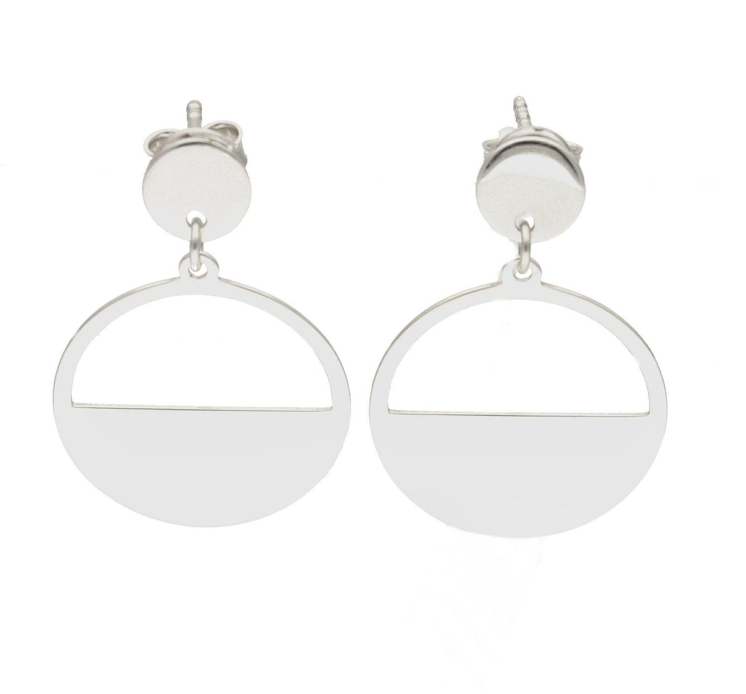 Srebrne kolczyki zapinane na sztyft, zostały wykonane z najwyższej jakości srebra próby 925, które w połączeniu z ponadczasową formą biżuterii, tworzą kompozycję wyjątkową, czarującą blaskiem i jakością wykonania.jpg