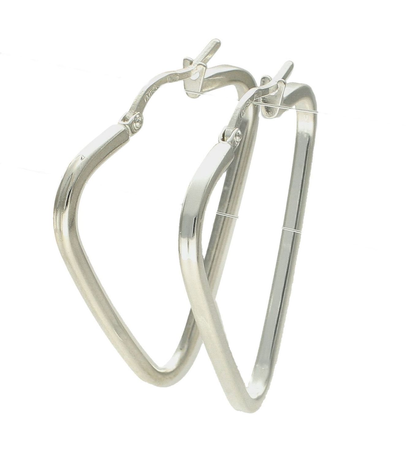 Srebrne kolczyki Trójkąty 27192403. ruszec, z którego zostały wykonane, czyli srebro 925, cechuje się niezwykle jasną barwą, plastycznością i trwałością, dlatego biżuterię srebrną poleca się jako tę noszoną na co dzień. Idealne na.jpg