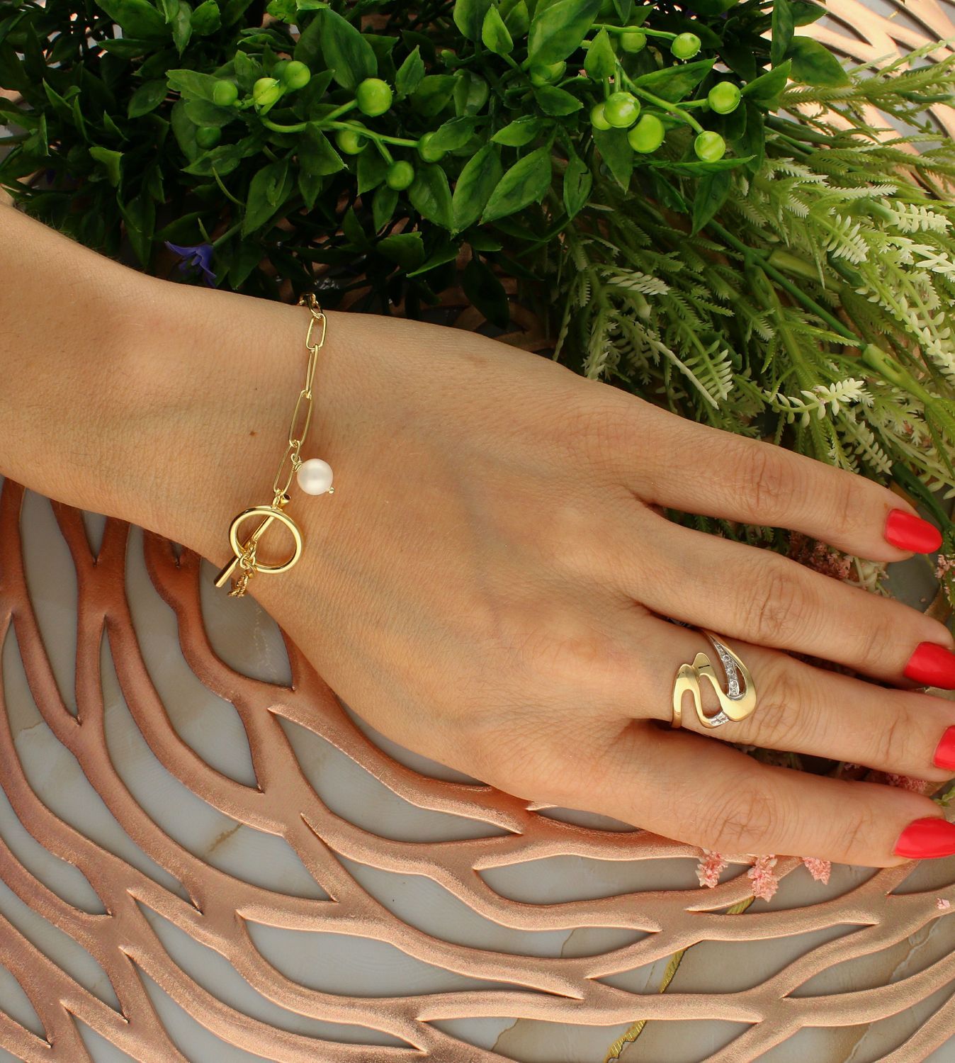 Bransoletka damska pokryta złotem z perłą hodowlaną 27243376. Bransoletka damska pokryta złotem. Bransoletka damska z perłą. Bransoletka damska pozłacana. Bransoletka srebrna pokryta złotem idealna na prezent. Bransoletka sreb (1).jpg