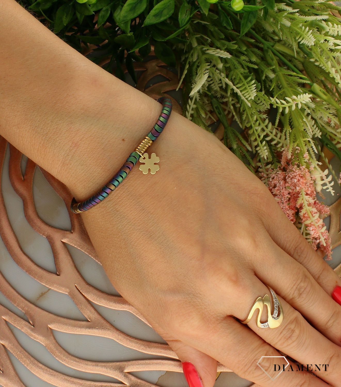 Bransoletka damska srebrna pokryta złotem z hematytem i koniczynką 27243489. Bransoletka damska pokryta złotem. Bransoletka damska z hematytem. Bransoletka damska z koniczynką. Bransoletka srebrna pokryta złotem idealna na p.jpg