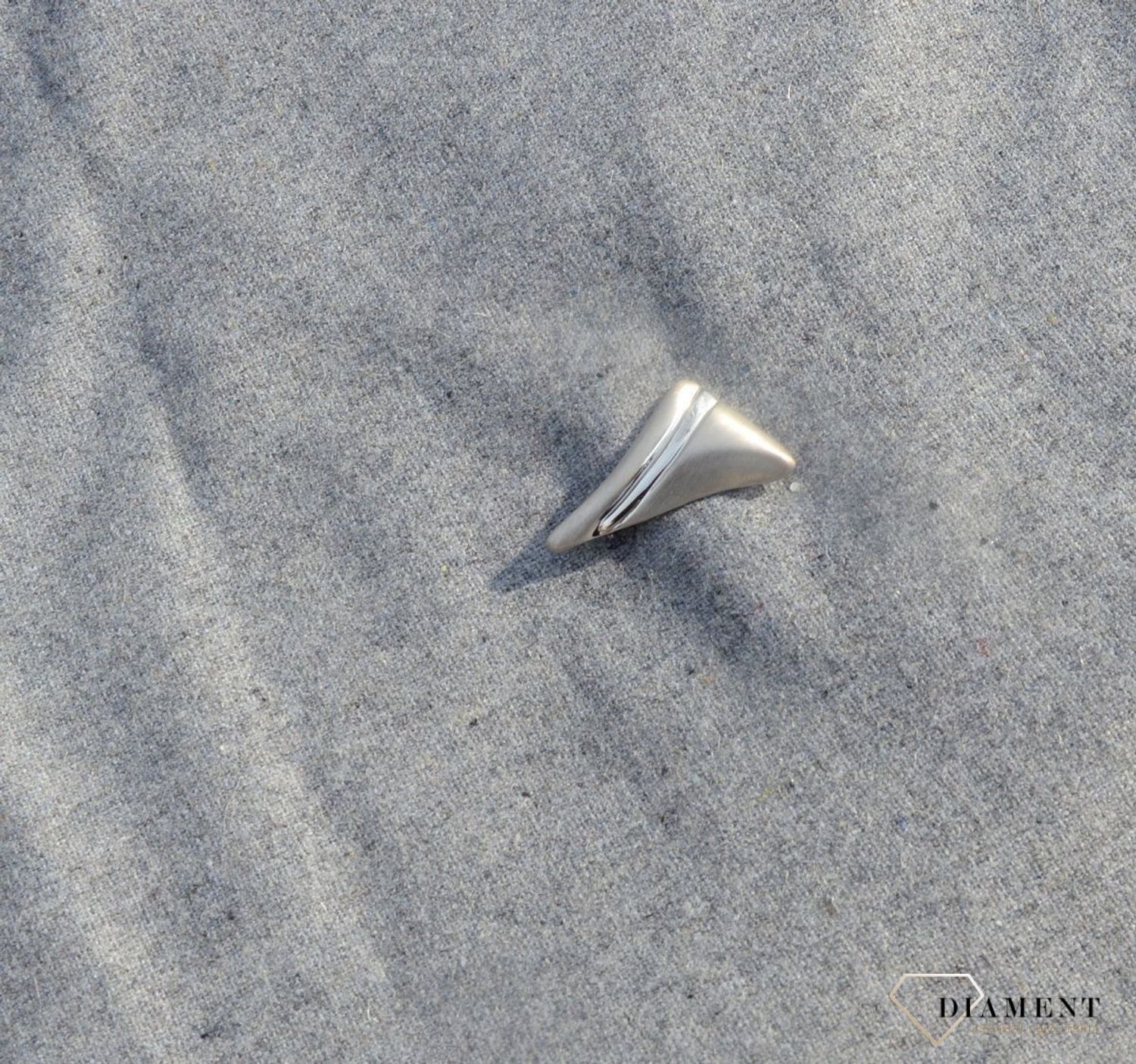 Srebrna broszka mat z połyskiem 273128020560.jpg