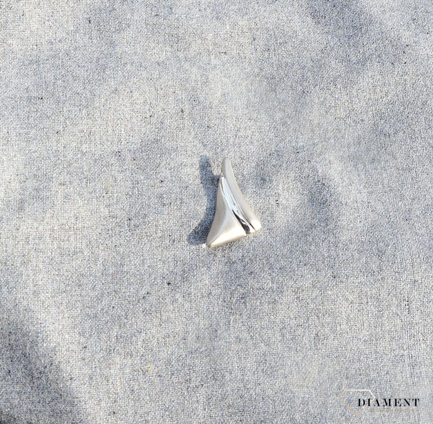 Srebrna broszka mat z połyskiem 273128020560.jpg