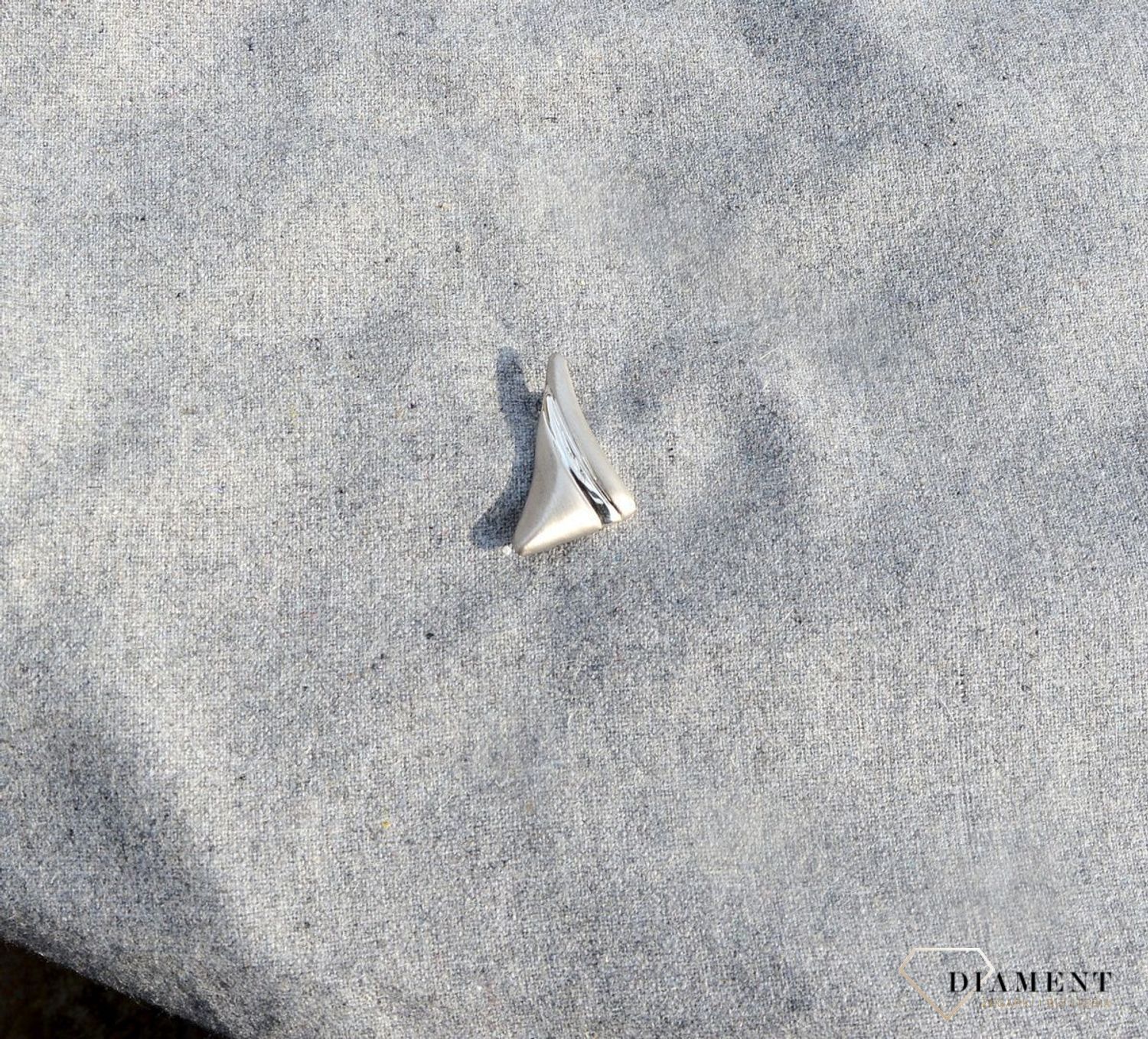 Srebrna broszka mat z połyskiem 273128020560.jpg