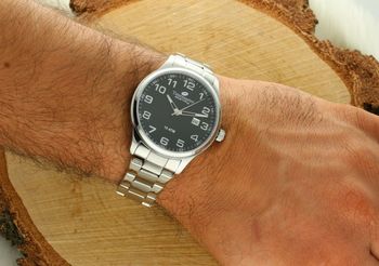 Męski zegarek TIMEMASTER 27402 – stalowa bransoleta, czarna tarcza, datownik i wodoszczelność 100M. Precyzyjny mechanizm kwarcowy. 3 lata gwarancji. Kup teraz online!2.jpg