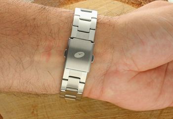 Stylowy zegarek męski TIMEMASTER 27403 z niebieską tarczą, stalową bransoletą i mechanizmem kwarcowym. Wodoszczelność 100M, datownik. Kup online z gwarancją!4.jpg