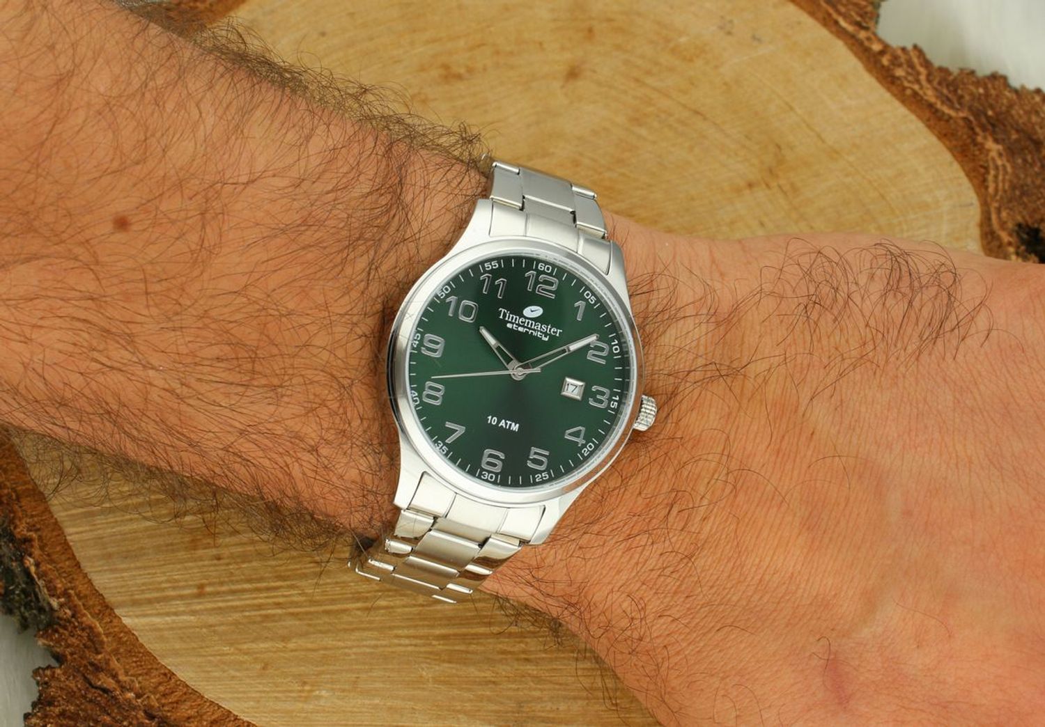 Zegarek TIMEMASTER 27404 – męski model z zieloną tarczą, stalową bransoletą, datownikiem i wodoszczelnością 100M. Elegancki i funkcjonalny. Gwarancja 3 lata. Kup online!1.jpg