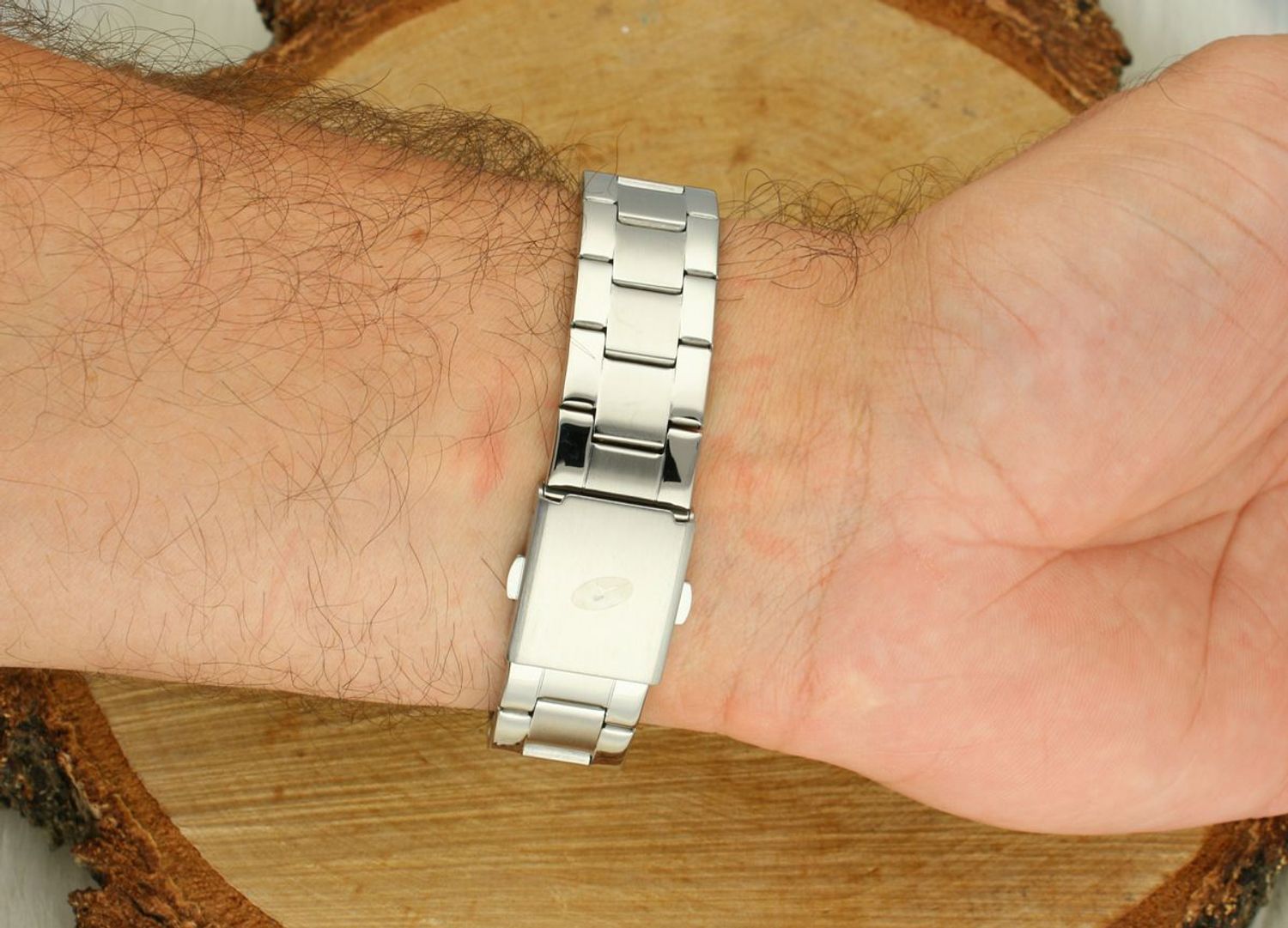 Zegarek TIMEMASTER 27404 – męski model z zieloną tarczą, stalową bransoletą, datownikiem i wodoszczelnością 100M. Elegancki i funkcjonalny. Gwarancja 3 lata. Kup online!1.jpg