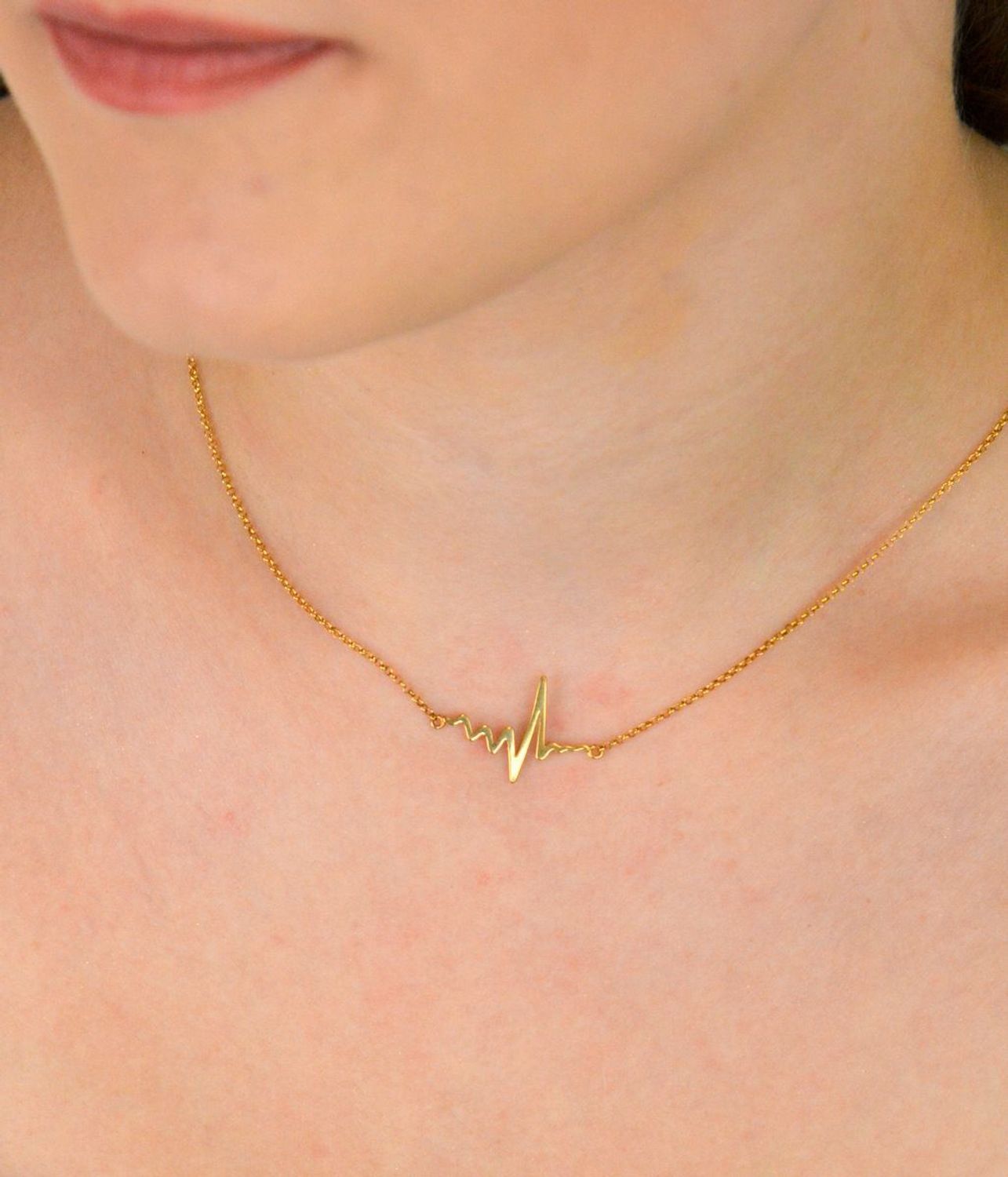 Naszyjnik srebrny 925 z motywem linii życia. Wymiary zawieszki 2,5 x 1,5 cm, zapięcie na karabińczyk. Lekka i symboliczna biżuteria z przesłaniem.1.jpg