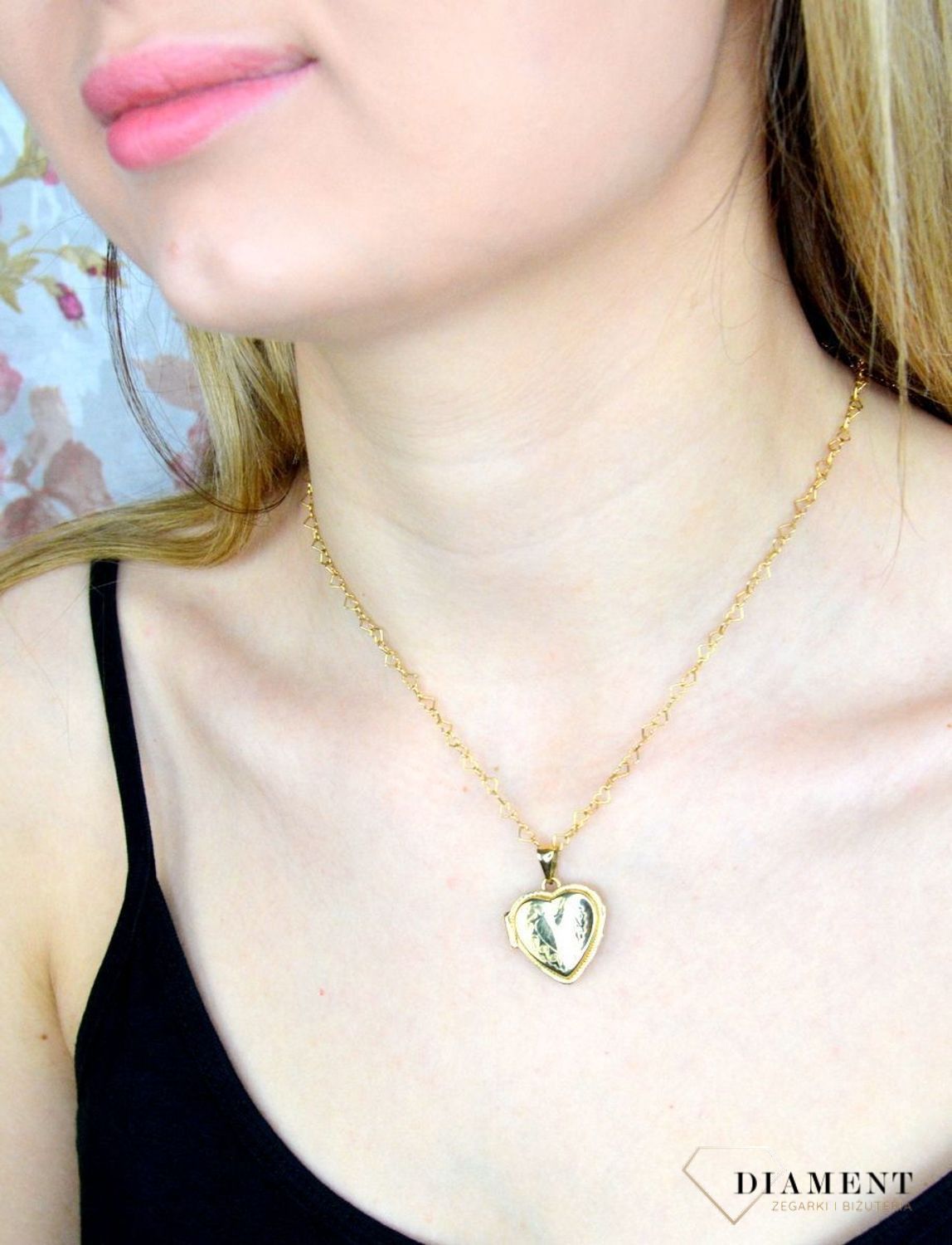 Naszyjnik damski srebrny pozłacany Serduszka 274431260290. Łańcuszek o splocie z małych serduszek to doskonały prezent dla osoby bliskiej naszemu sercu. Prezent dla dziewczyny. Biżuteria pozłacana, pokryta 24 karatowym złote.jpg