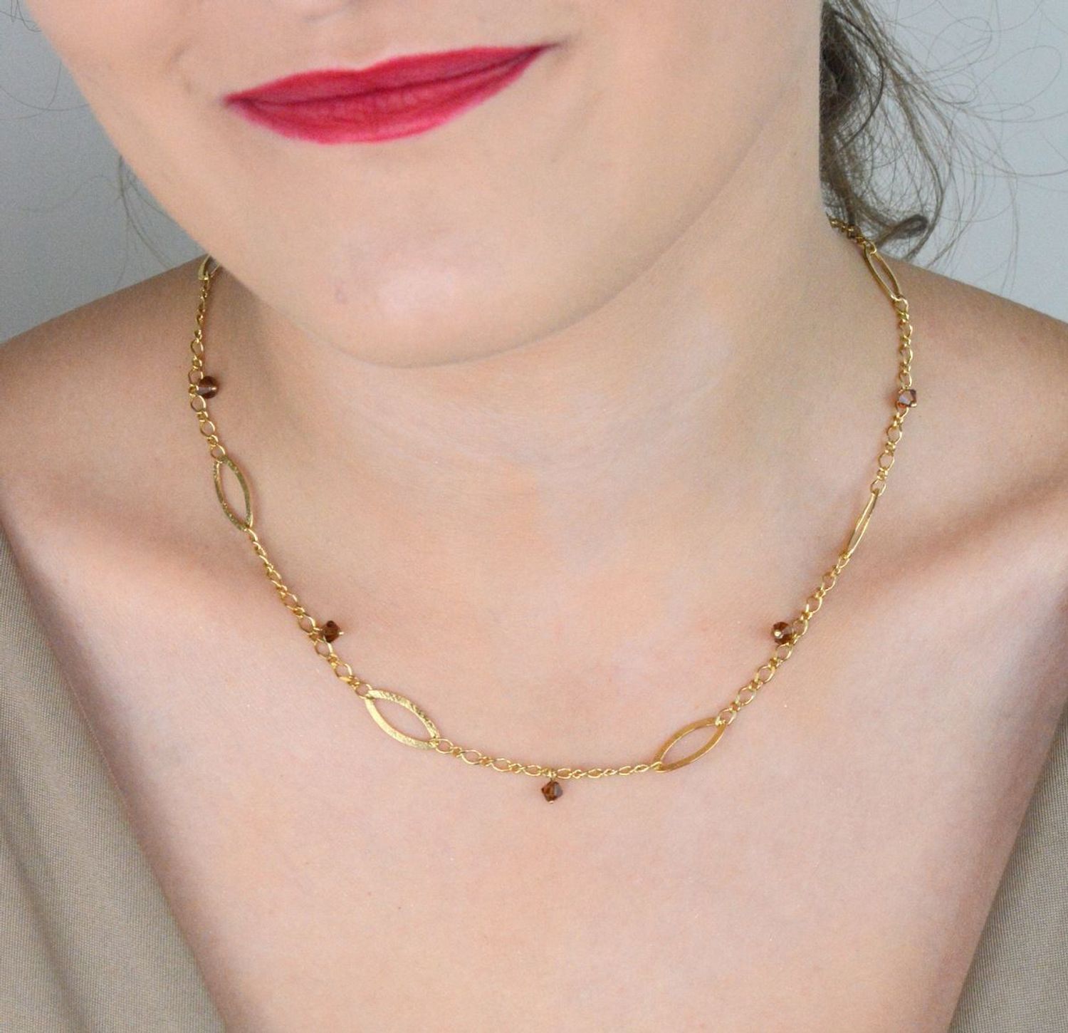 Pozłacany naszyjnik srebrny 925 z owalnymi oczkami i brązowymi kryształkami. Długość 45 + 3 cm, waga 6,60 g, zapięcie na karabińczyk. Idealny dodatek na wyjątkowe okazje.1.jpg