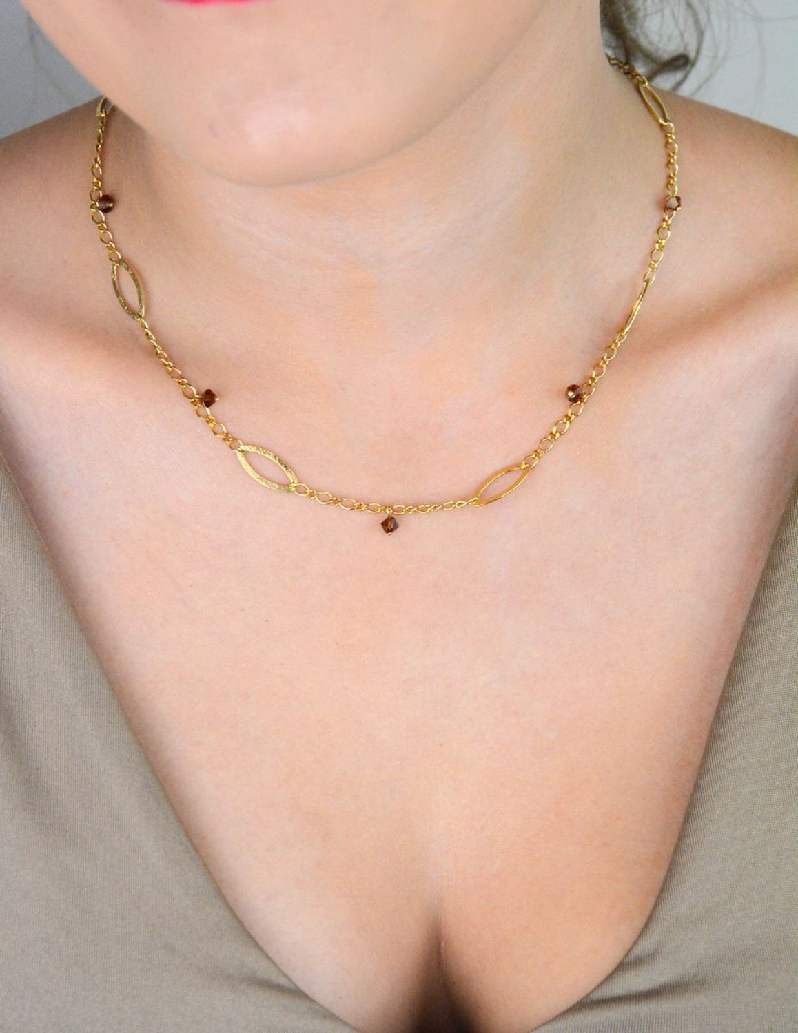 Pozłacany naszyjnik srebrny 925 z owalnymi oczkami i brązowymi kryształkami. Długość 45 + 3 cm, waga 6,60 g, zapięcie na karabińczyk. Idealny dodatek na wyjątkowe okazje.1.jpg