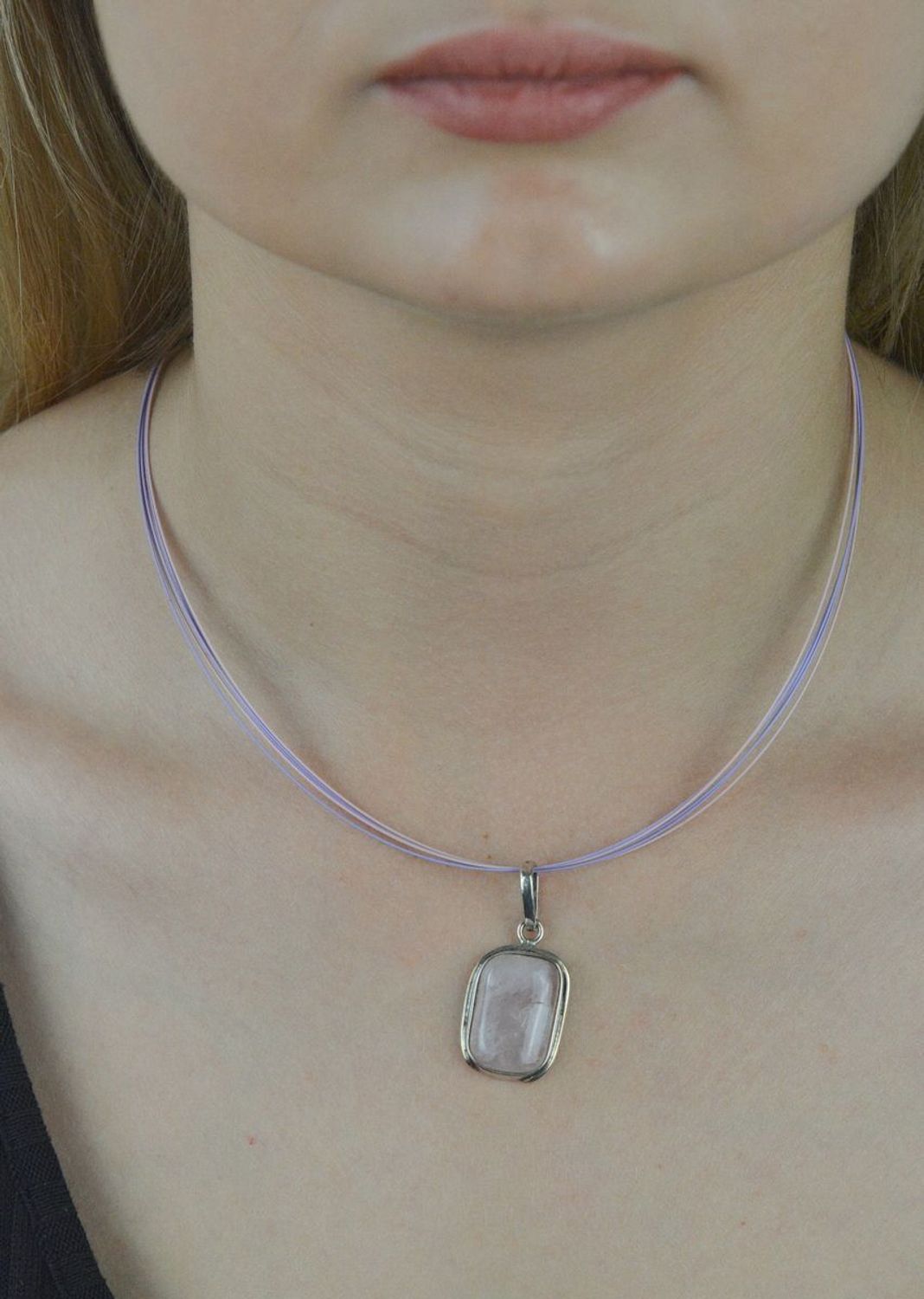 Naszyjnik różowy typu żyłka 27471016-1. Naszyjnik różowy. Naszyjnik żyłki. Naszyjnik damski na lato. Naszyjnik dla nastolatki. Naszyjnik choker. Sztywny naszyjnik żyłki. Naszyjnik na lato młodzieżowy. Nas.jpg