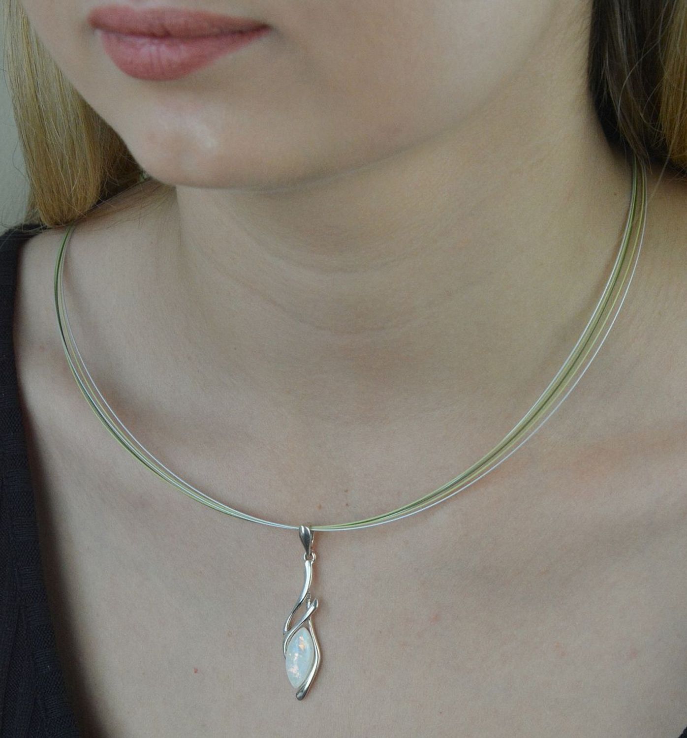 Naszyjnik sztywna żyłka seledynowa 27471016-3. Naszyjnik damski żyłki. Naszyjnik damski sztywna żyłka. Naszyjnik seledynowy. Naszyjnik młodzieżowy. Naszyjnik żyłka na lato. Naszyjnik idealny dla nastolatk.jpg