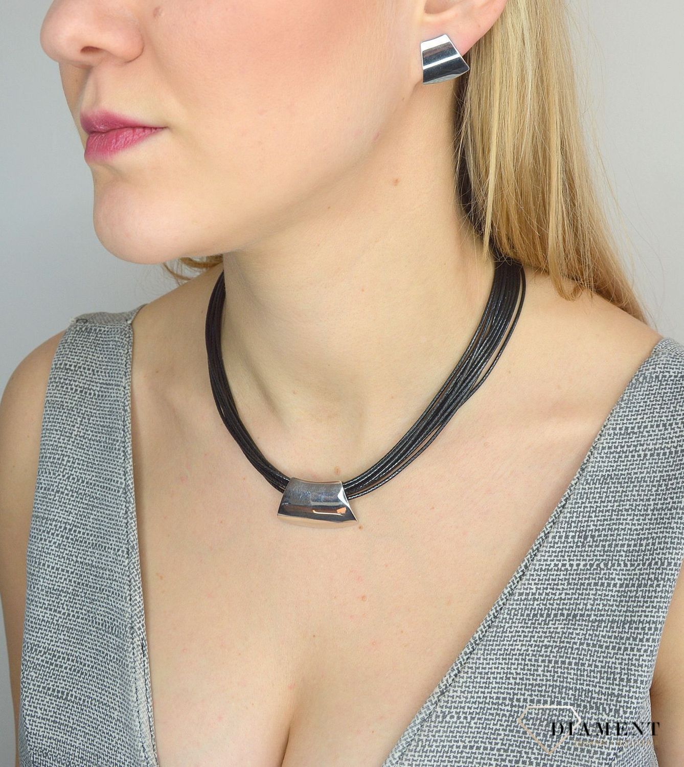 Naszyjnik 'Srebrna blaszka na rzemieniach'.jpg