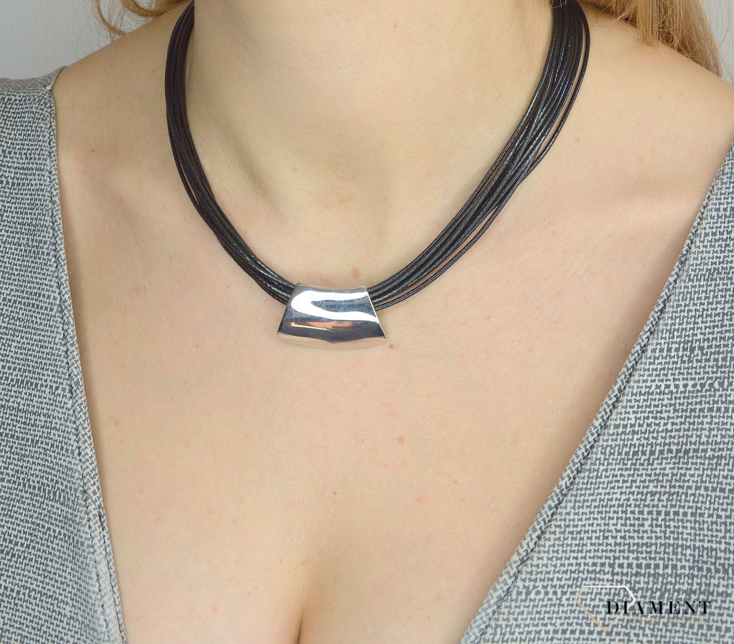 Naszyjnik 'Srebrna blaszka na rzemieniach'.jpg