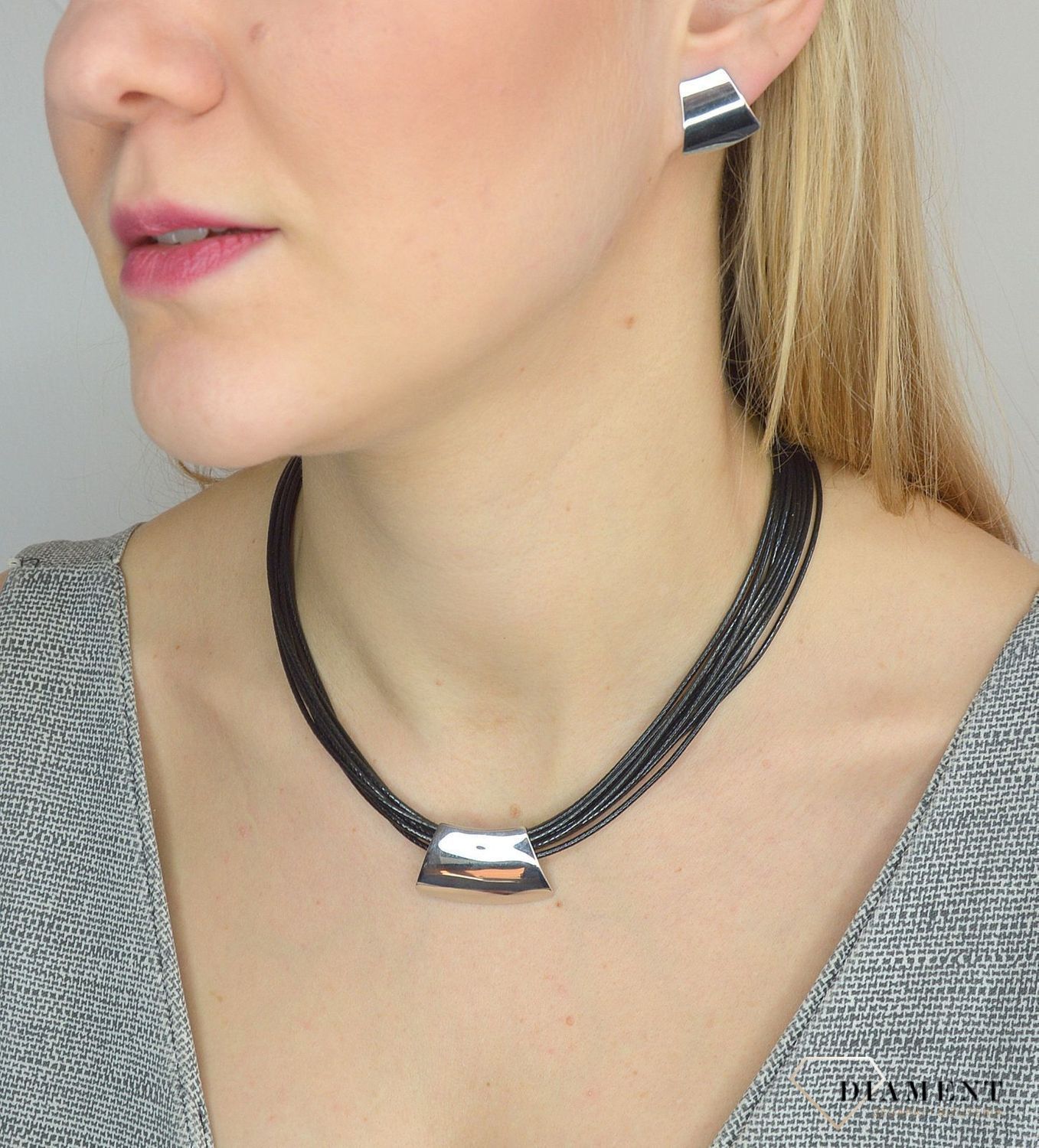 Naszyjnik 'Srebrna blaszka na rzemieniach'.jpg