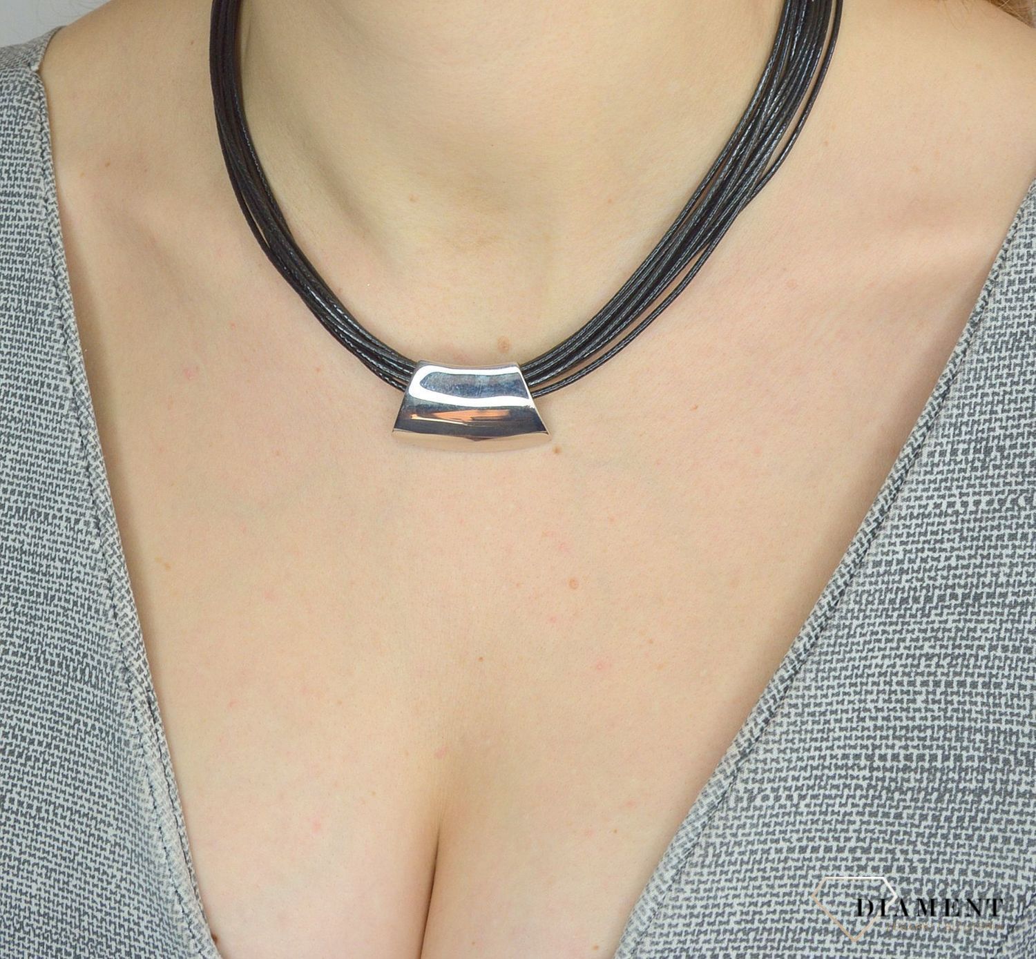 Naszyjnik 'Srebrna blaszka na rzemieniach'.jpg