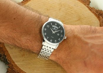 Męski zegarek TIMEMASTER 27502 z czarną tarczą, podwójnym datownikiem i stalową bransoletą. Wodoszczelność 100M, mechanizm kwarcowy, 3 lata gwarancji. Kup teraz!2.jpg