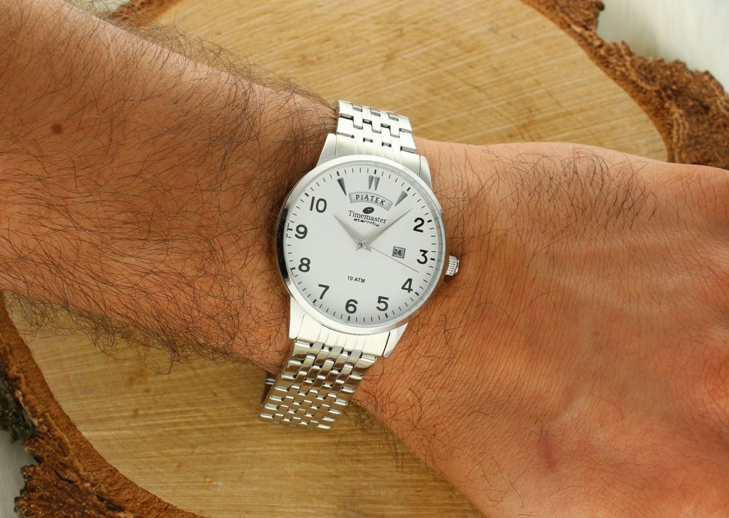 Stylowy zegarek TIMEMASTER 27505 z białą tarczą, pełnym datownikiem i stalową bransoletą. Kwarcowy mechanizm, wodoszczelność 100M, gwarancja 3 lata. Sprawdź teraz!1.jpg