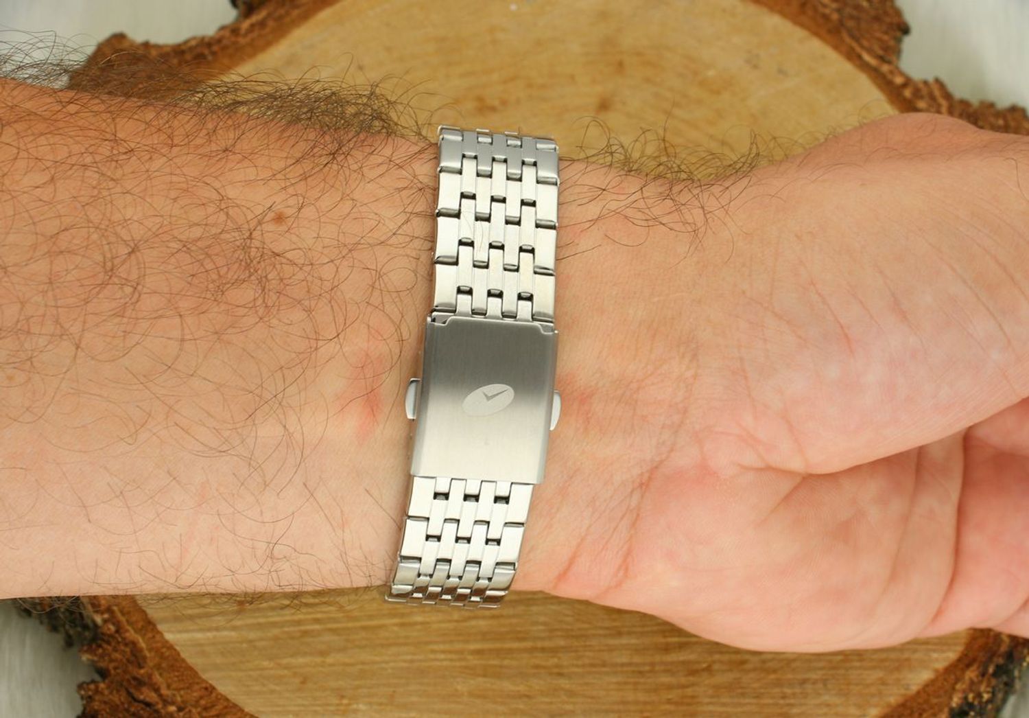 Stylowy zegarek TIMEMASTER 27505 z białą tarczą, pełnym datownikiem i stalową bransoletą. Kwarcowy mechanizm, wodoszczelność 100M, gwarancja 3 lata. Sprawdź teraz!1.jpg